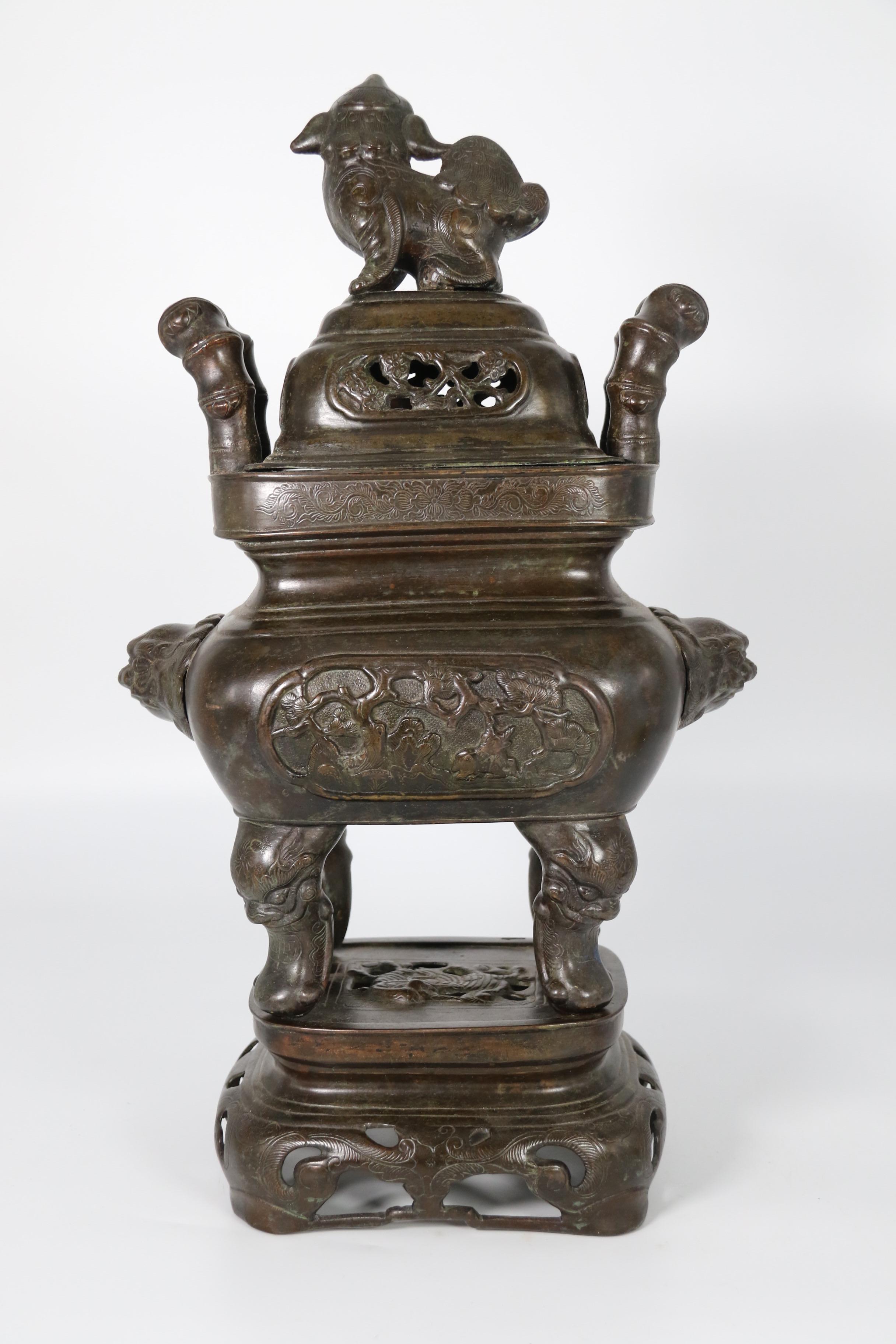 19th century Chinese bronze cencer with Buddhist lion decoration circa 1860 In Good Condition For Sale In Central England, GB