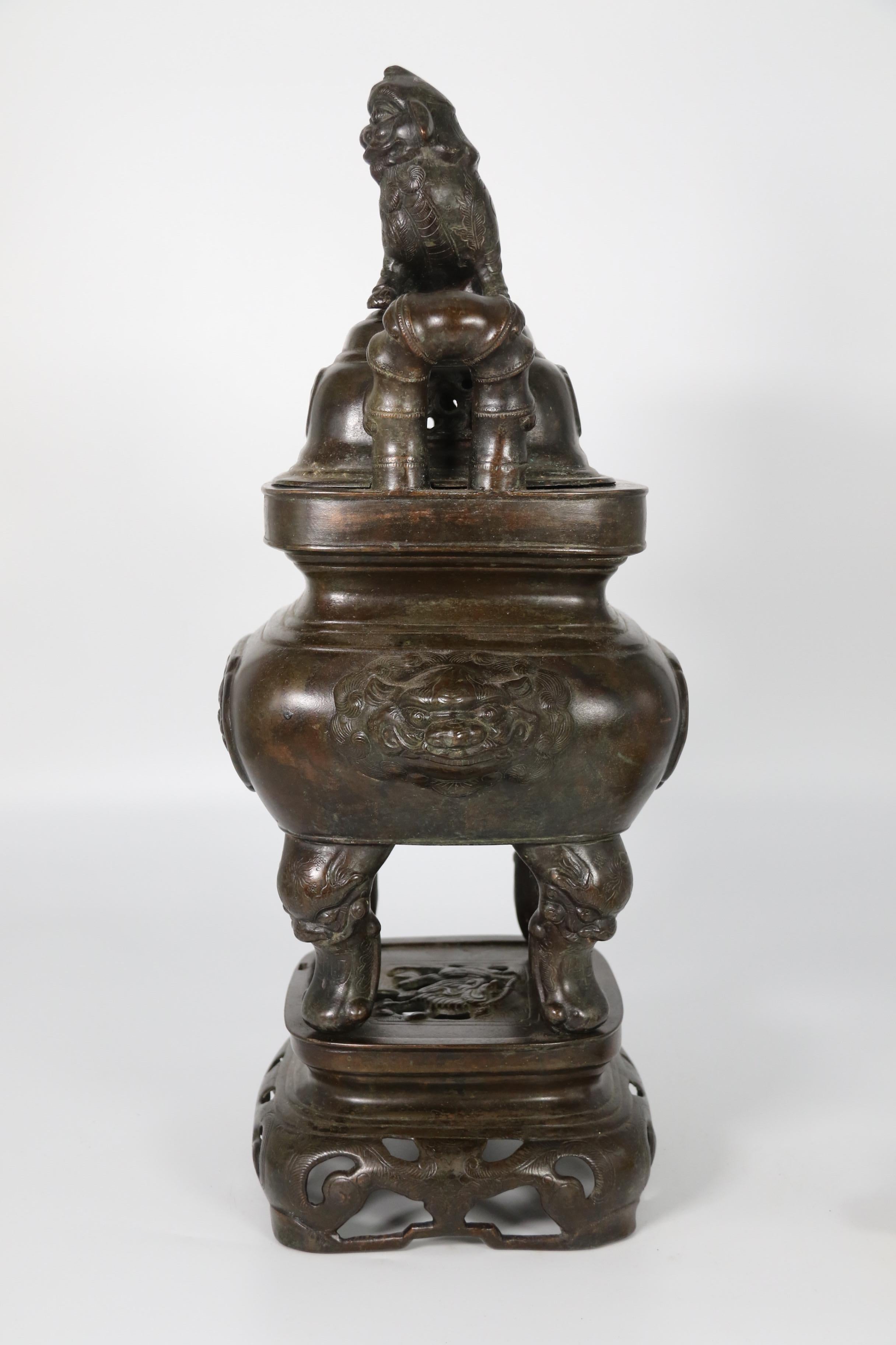 Bronze 19th century Chinese bronze cencer with Buddhist lion decoration circa 1860 For Sale