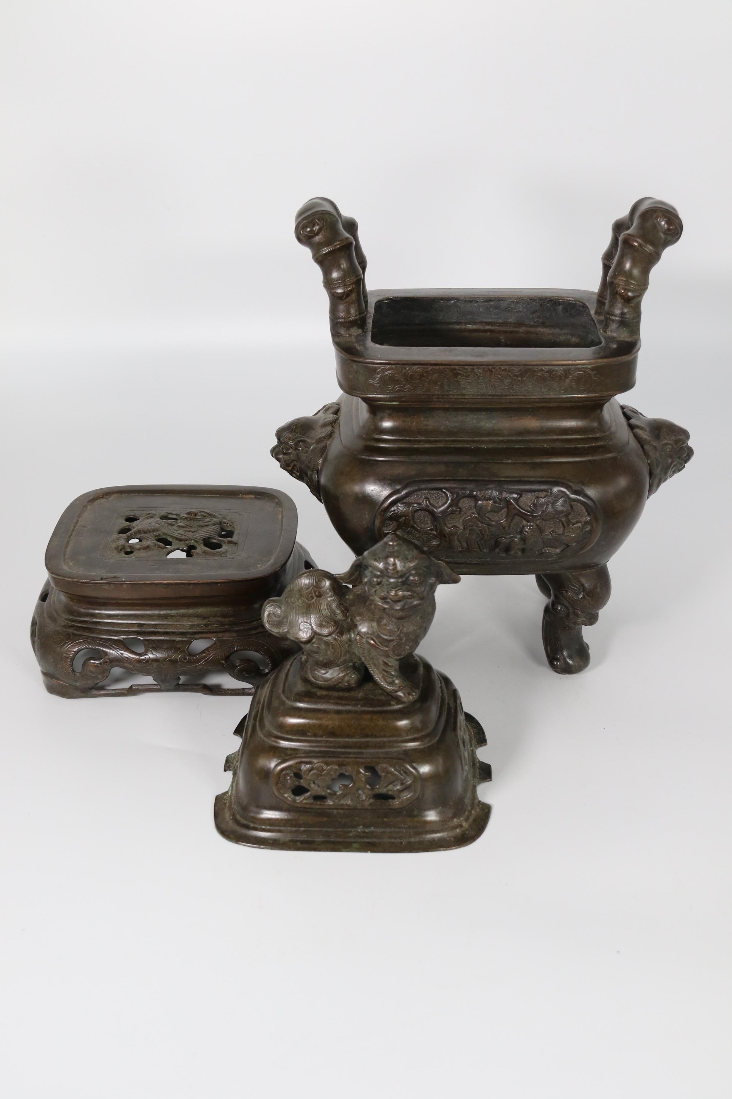 19th century Chinese bronze cencer with Buddhist lion decoration circa 1860 For Sale 2