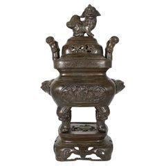 Chinesischer Bronzezapfen des 19. Jahrhunderts mit buddhistischem Löwendekor um 1860