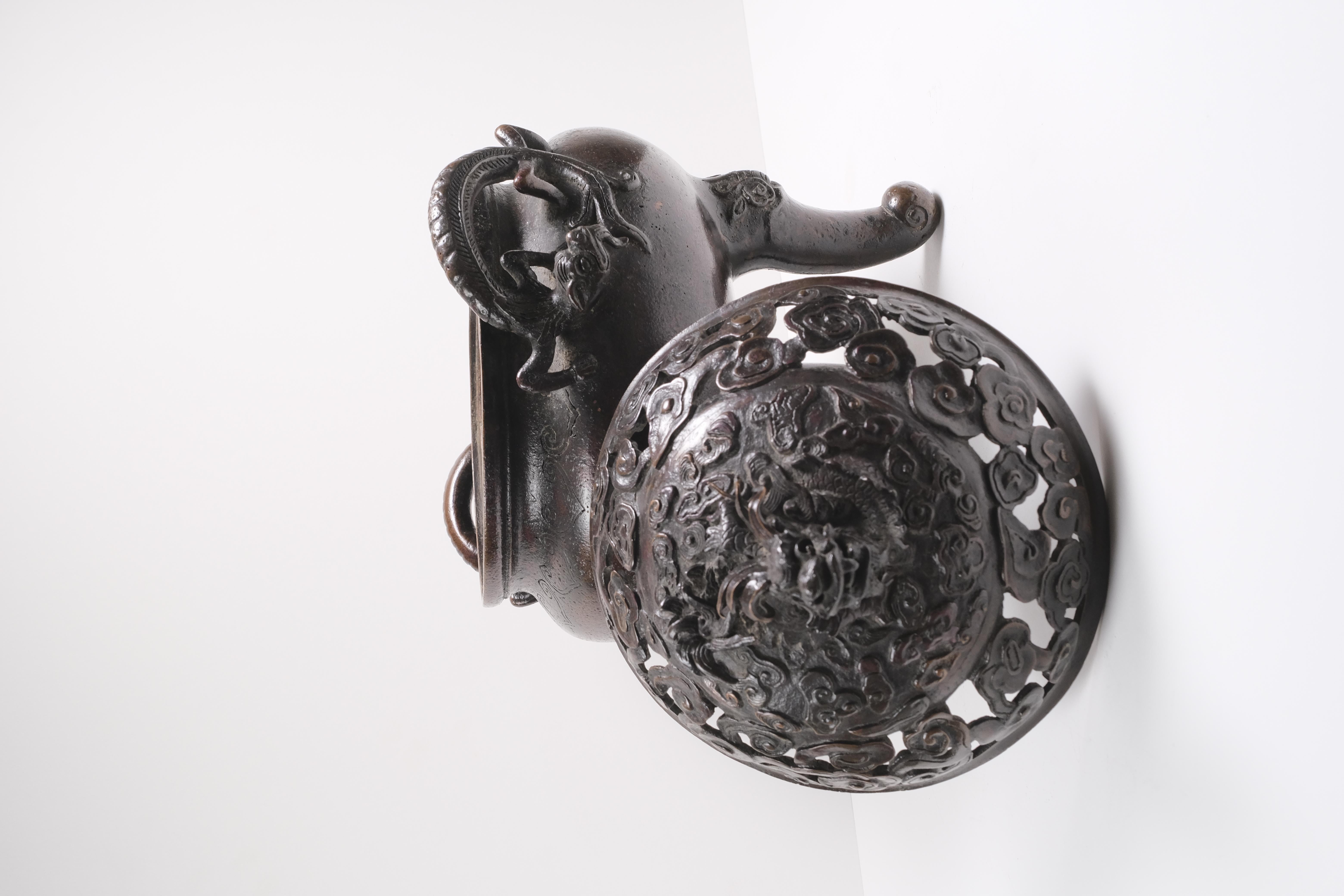 Chinesisches Bronzegefäß mit Deckel aus dem 19. Jahrhundert im Angebot 3