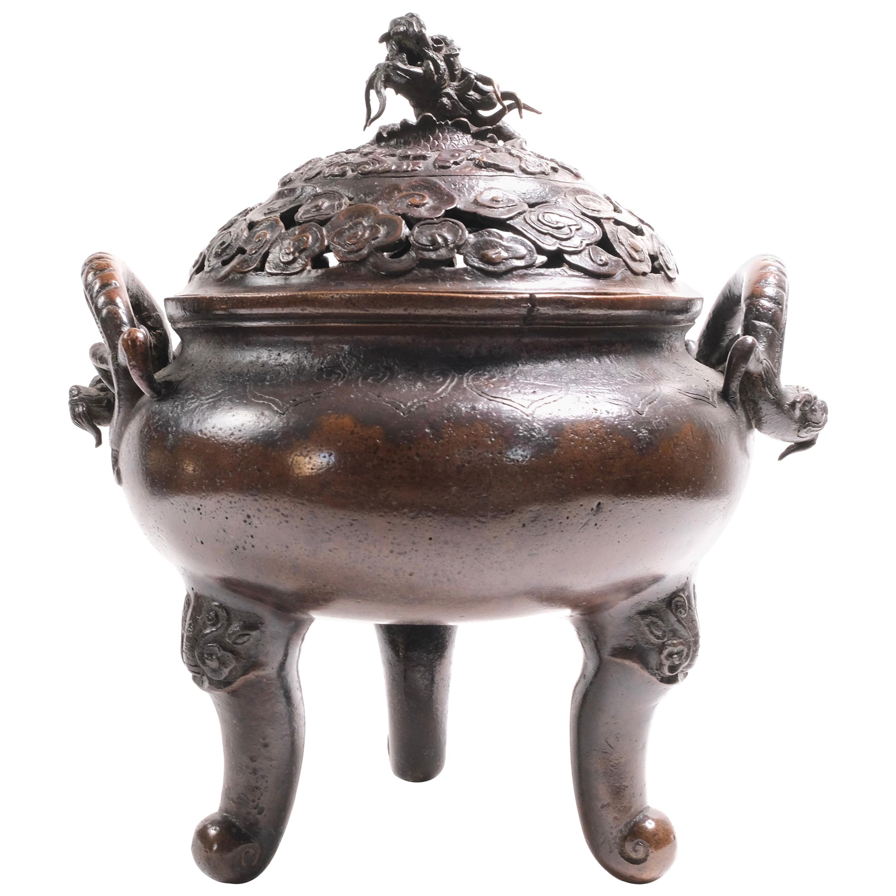 Chinesisches Bronzegefäß mit Deckel aus dem 19. Jahrhundert im Angebot