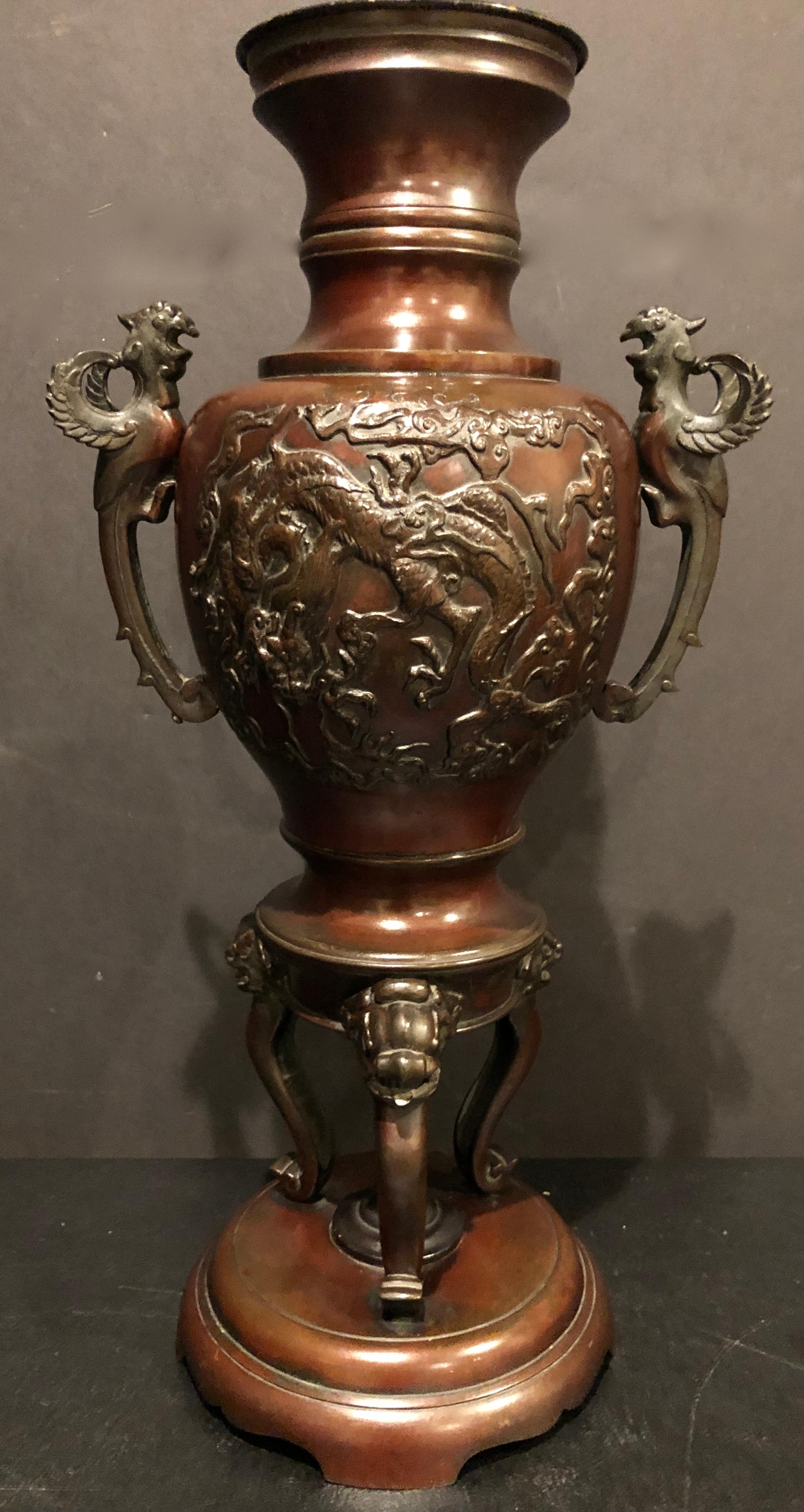 19th Century Chinese Bronze Urn as Lamp For Sale 2