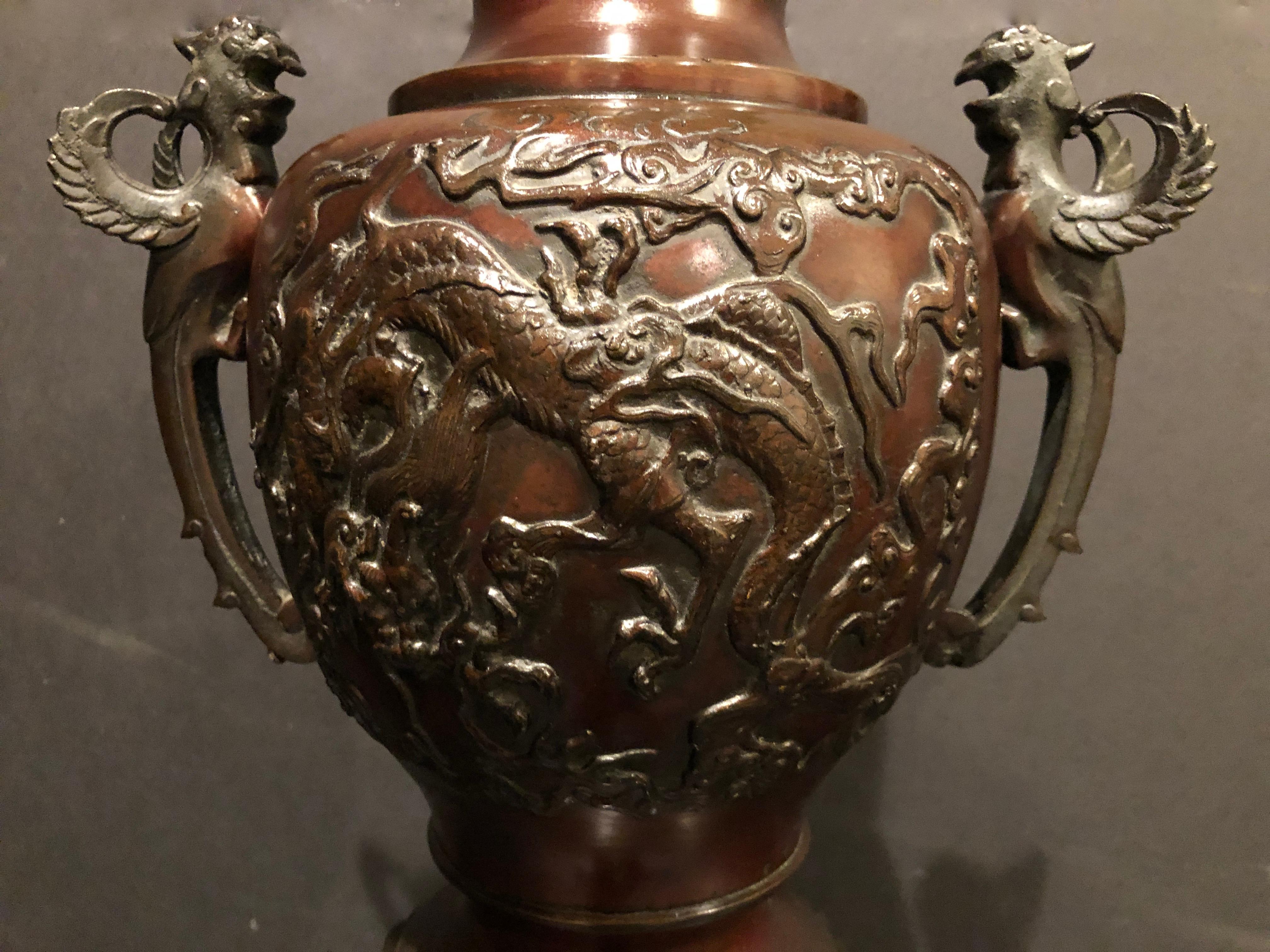 19th Century Chinese Bronze Urn as Lamp For Sale 3