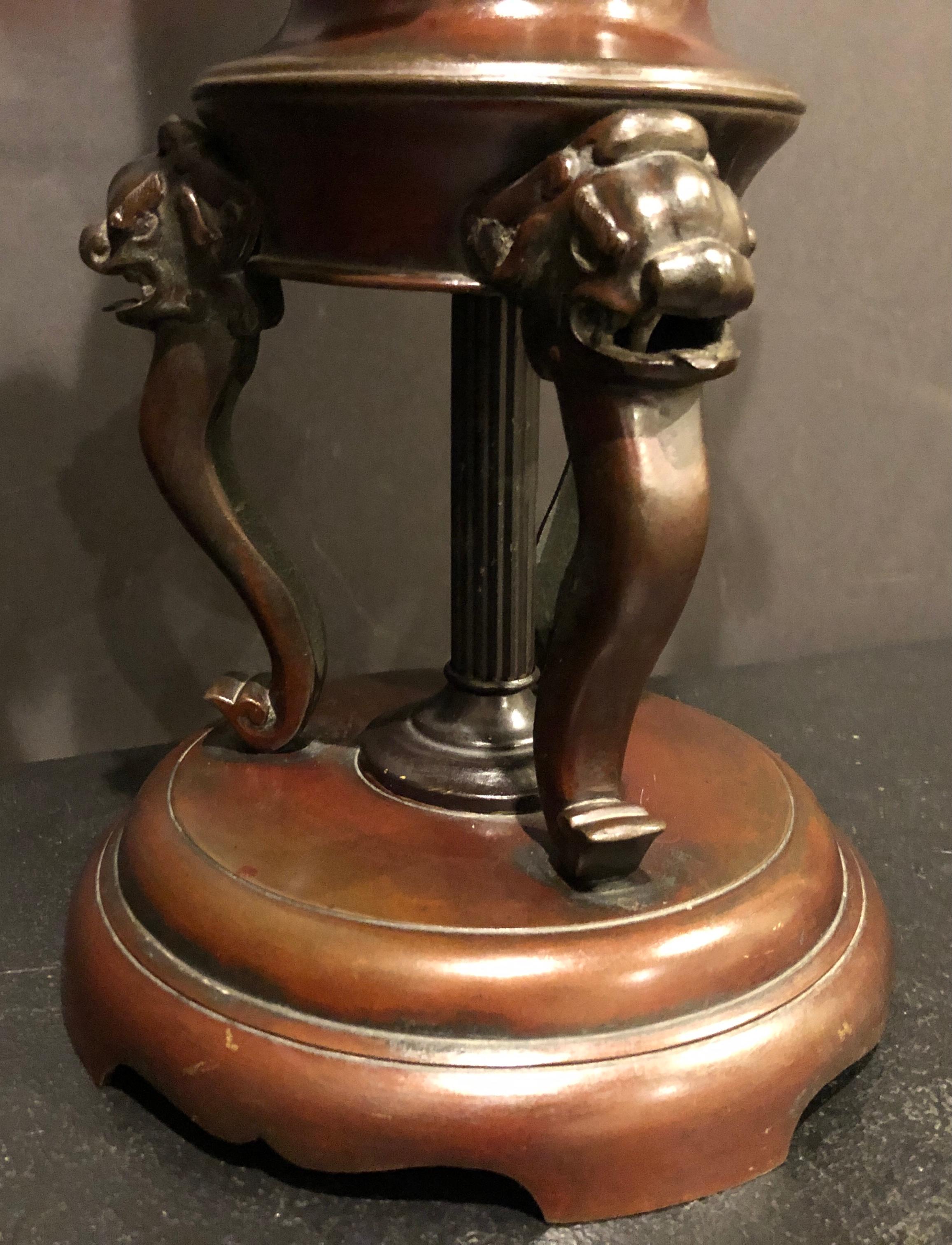 19th Century Chinese Bronze Urn as Lamp For Sale 4