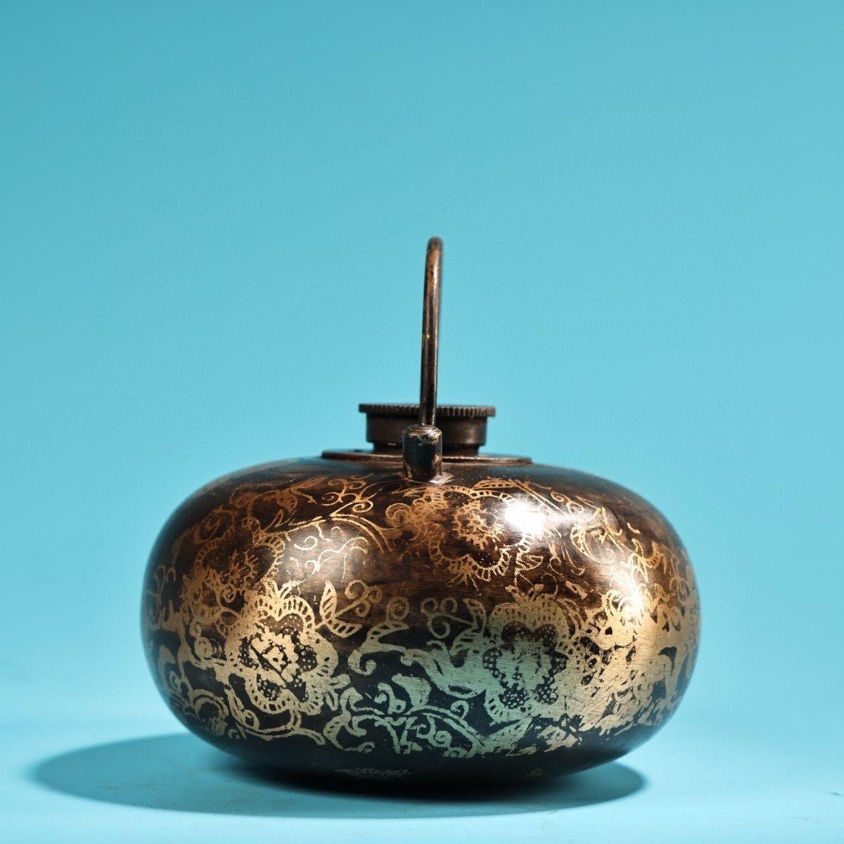 19th Century Chinese Bronze Warm Hand Foot Pot with Auspicious Paintings For Sale 4