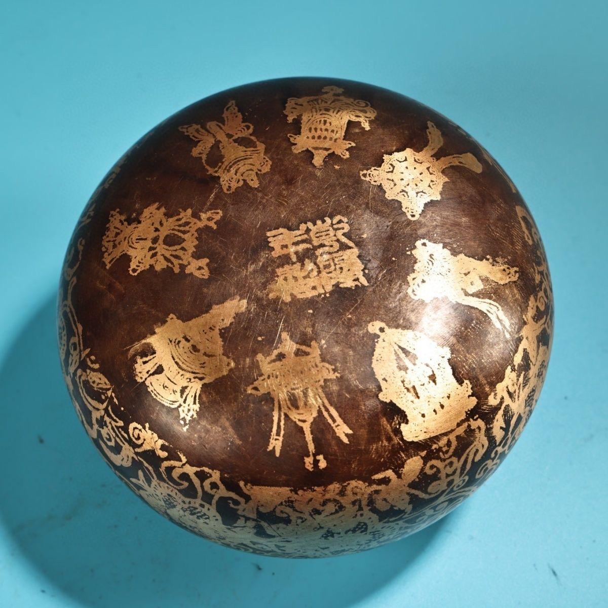 19th Century Chinese Bronze Warm Hand Foot Pot with Auspicious Paintings For Sale 6