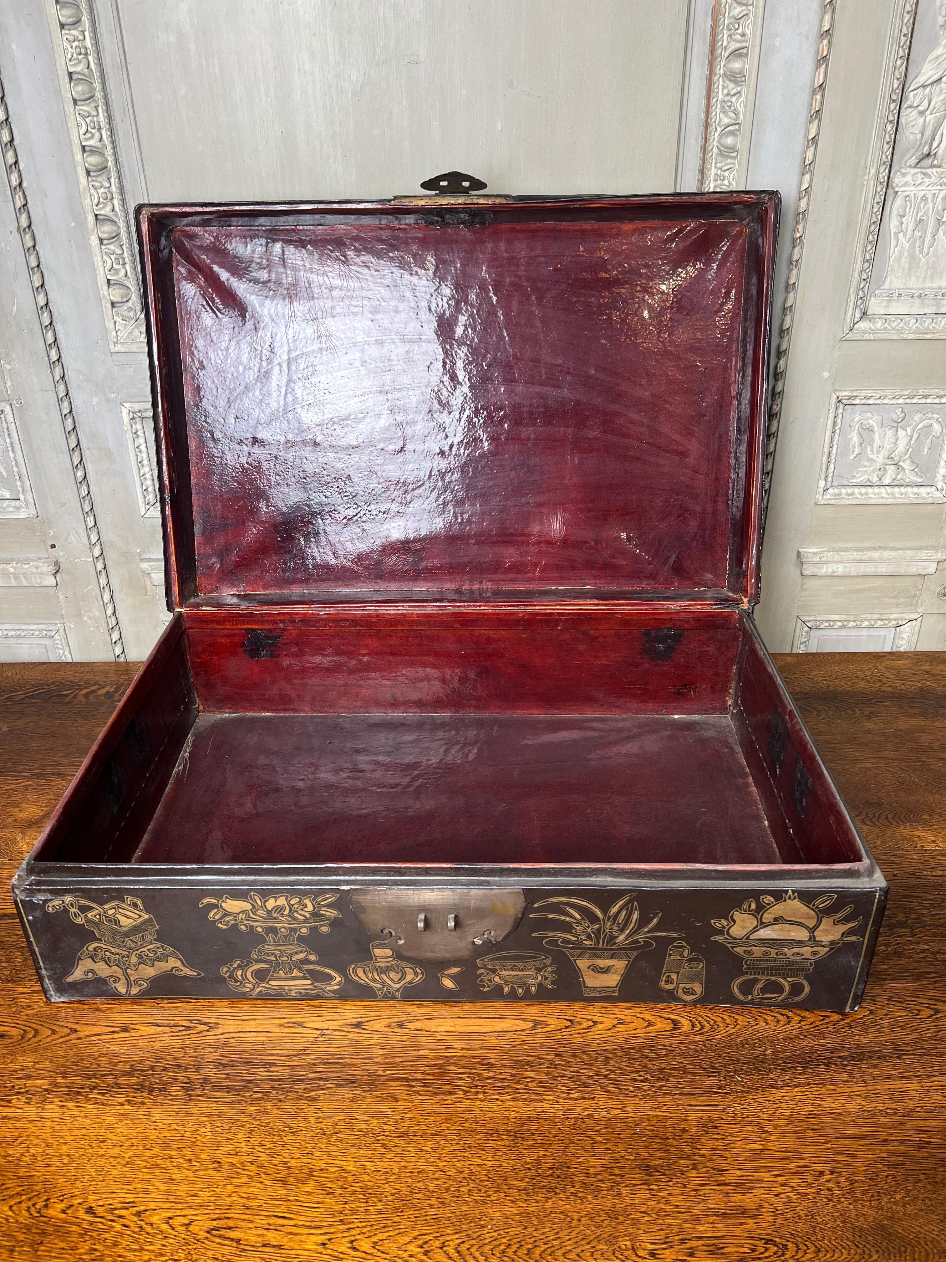19th Century Chinese Brown Leather Trunk with Gilded Decoration For Sale 4