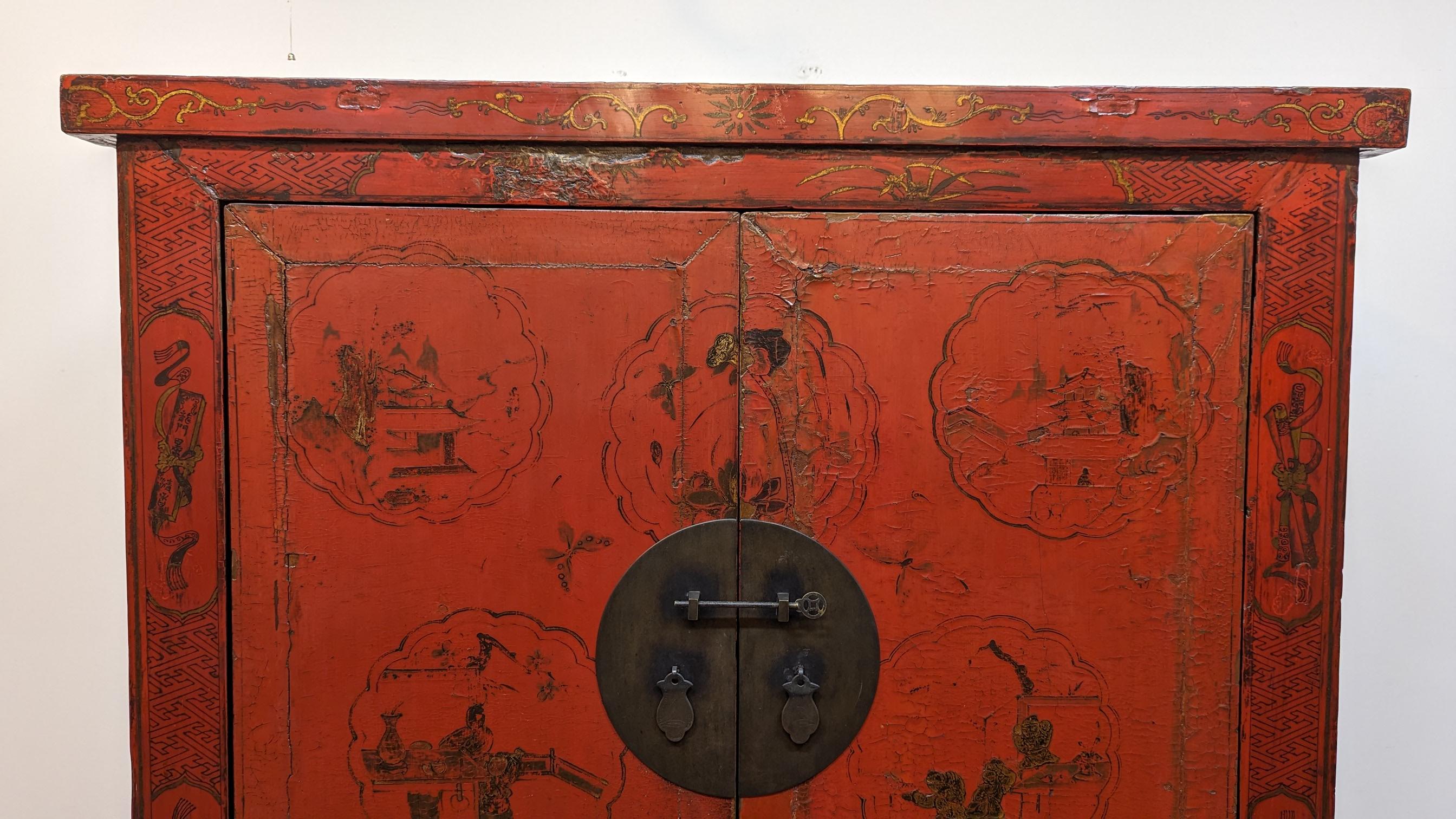 Cabinet chinois du 19ème siècle  Abîmé - En vente à New York, NY