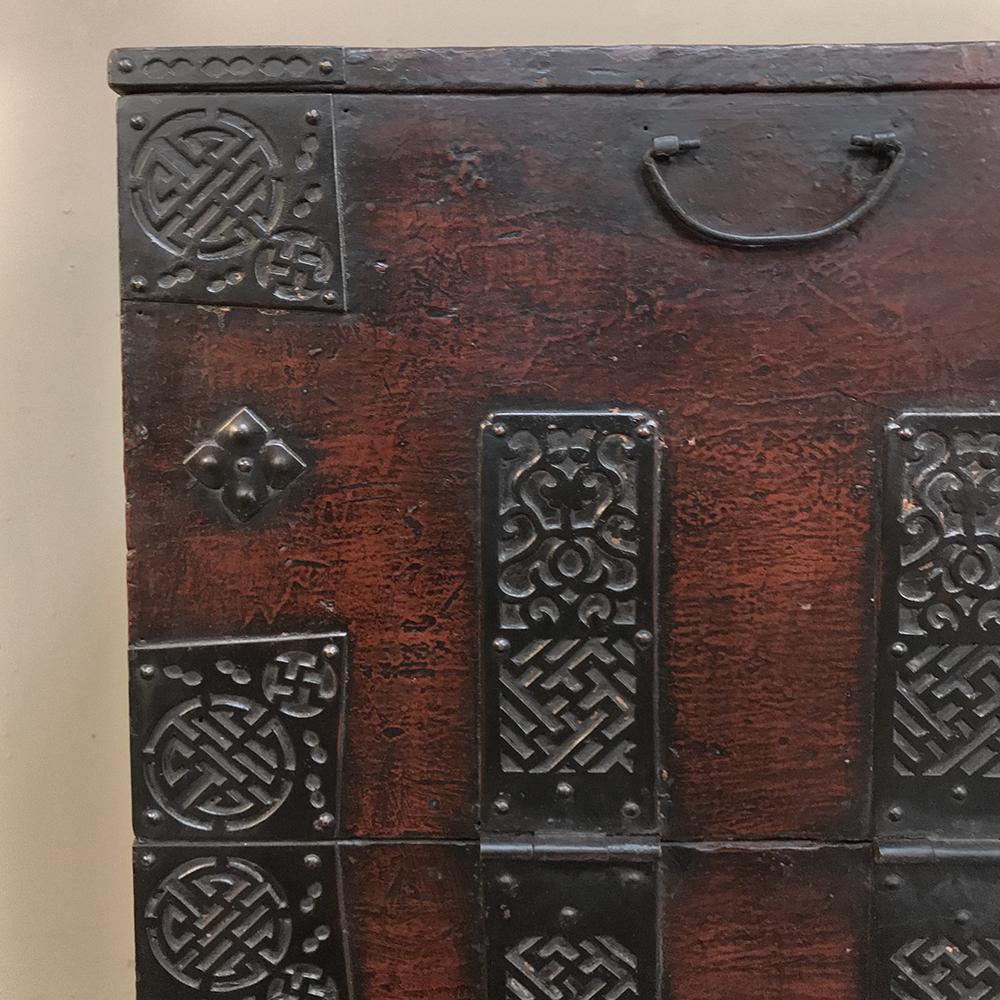 19th Century Chinese Cabinet, Trunk 3