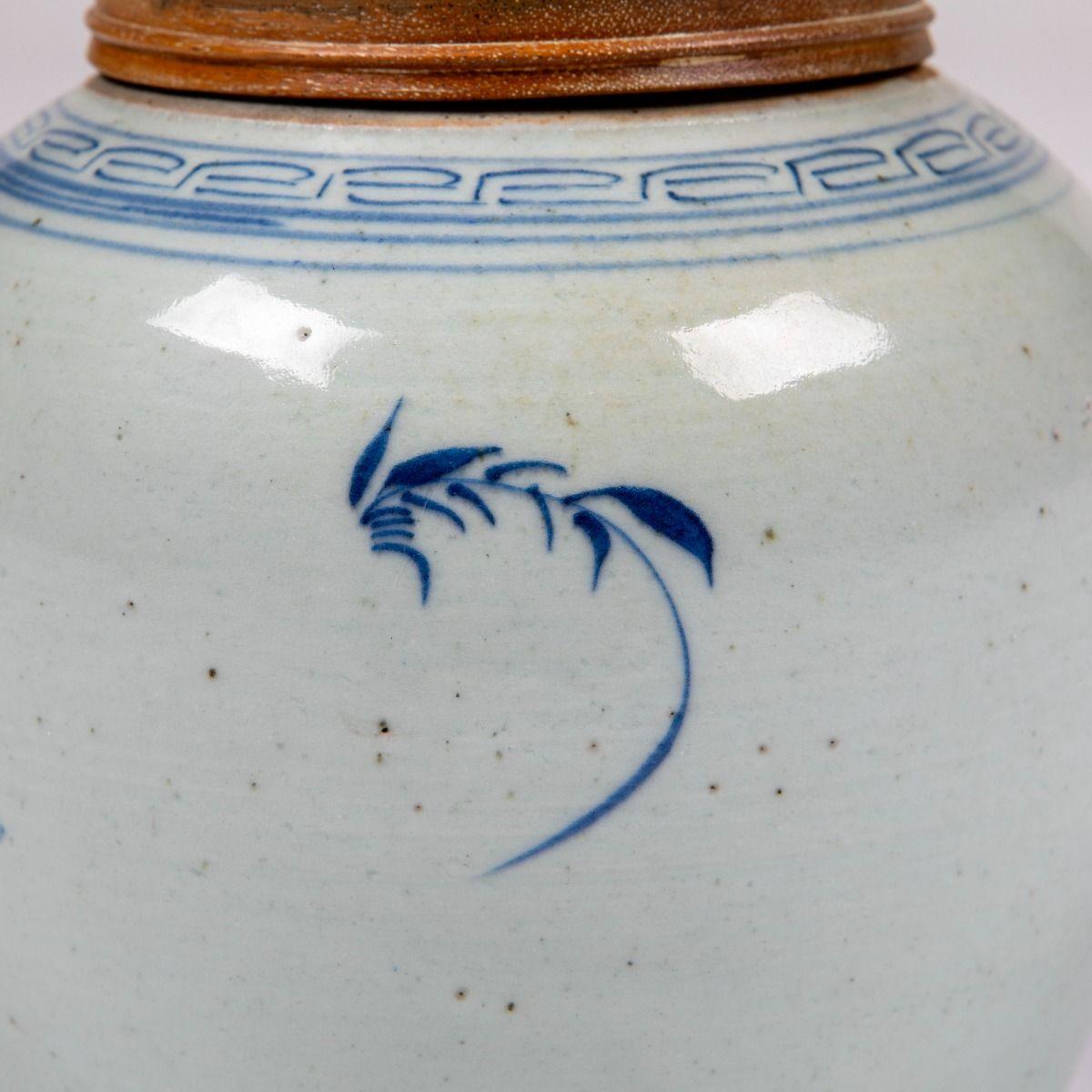 Jarre à gingembre en porcelaine bleue et blanche de Canton du 19ème siècle avec Li en bois dur en vente 3