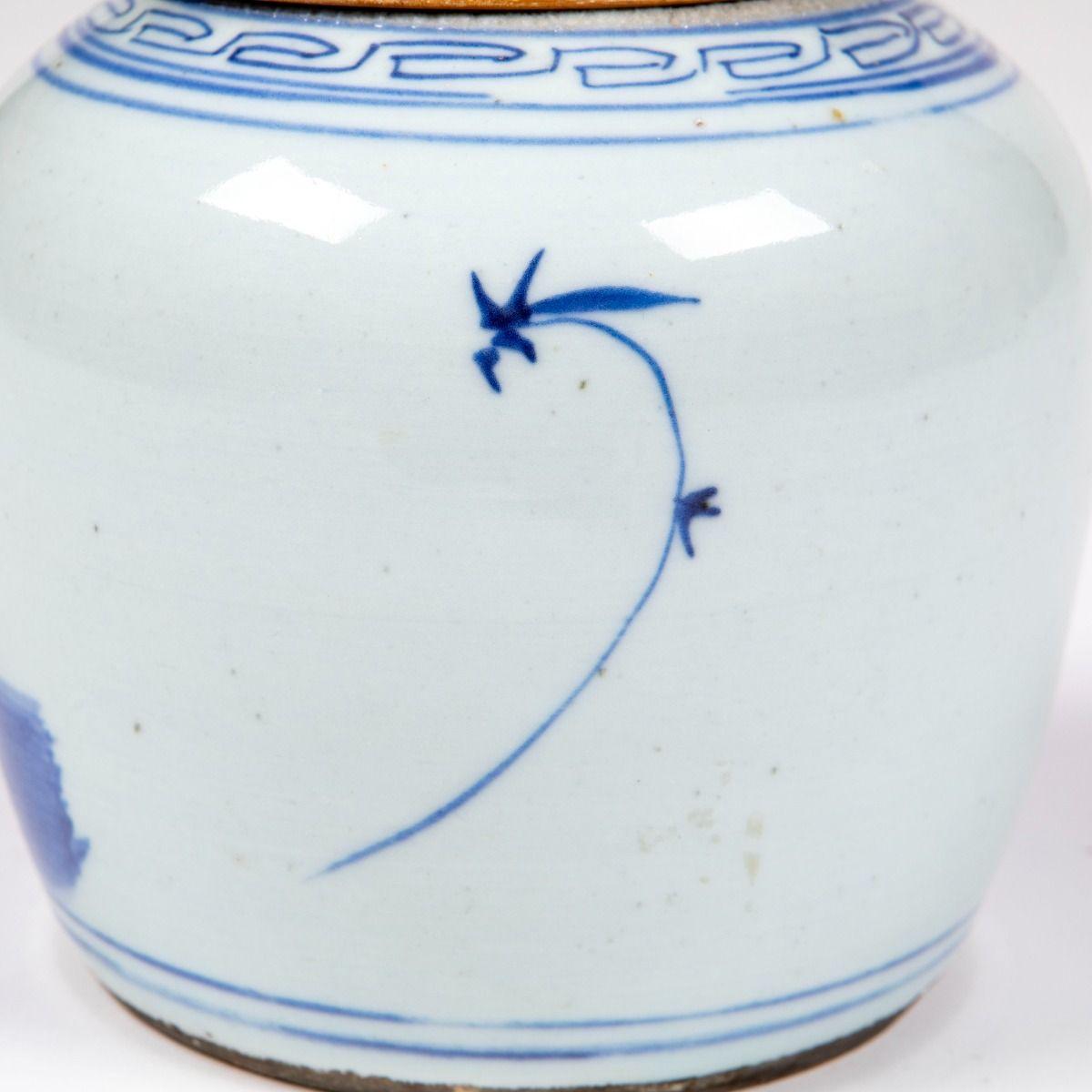 Jarre à gingembre en porcelaine bleue et blanche de Canton du 19ème siècle avec Li en bois dur en vente 4
