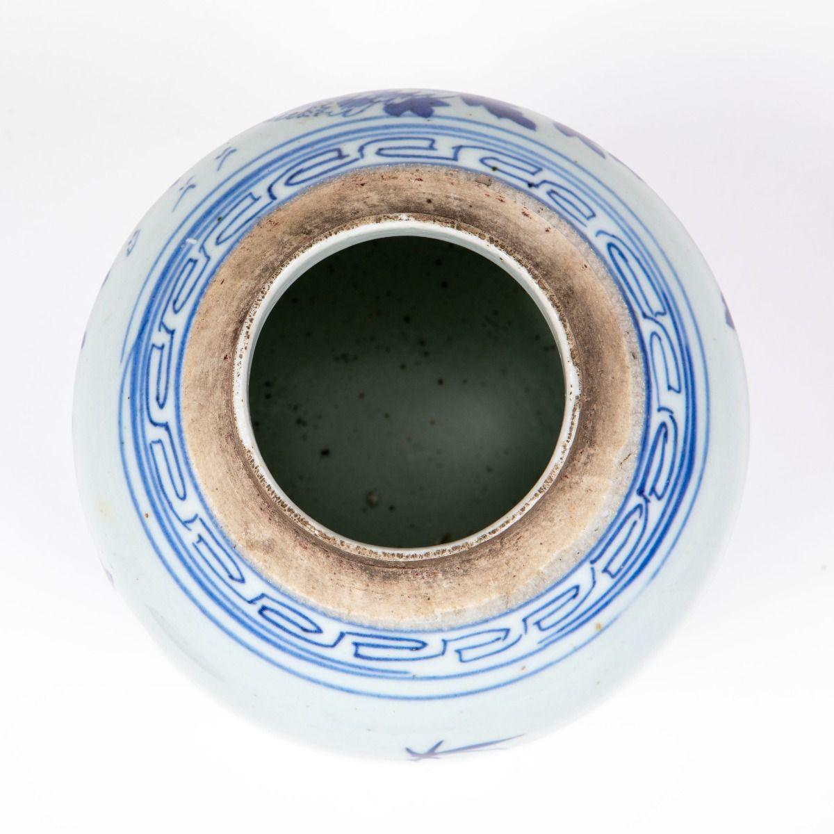 Jarre à gingembre en porcelaine bleue et blanche de Canton du 19ème siècle avec Li en bois dur en vente 5