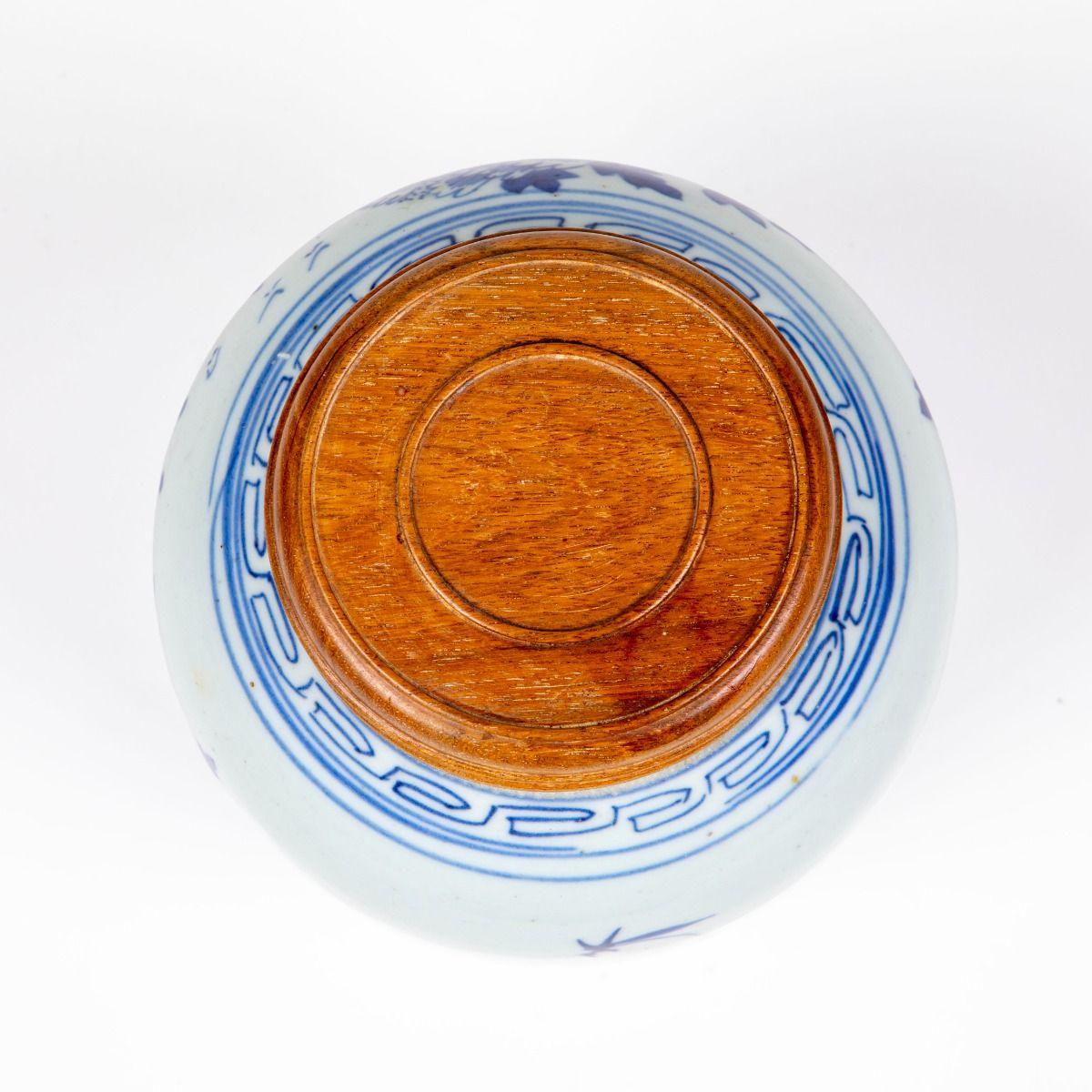 Jarre à gingembre en porcelaine bleue et blanche de Canton du 19ème siècle avec Li en bois dur en vente 6