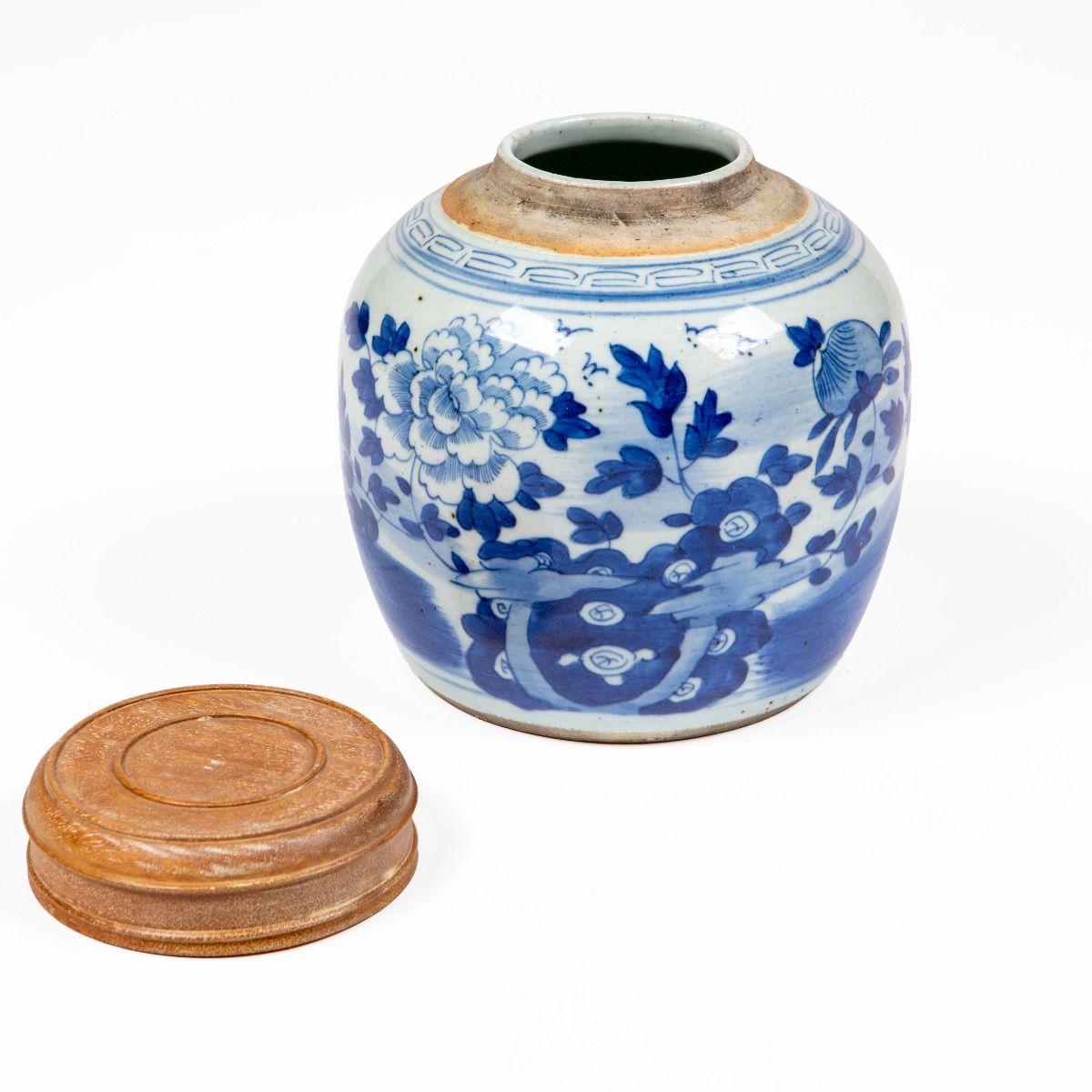 Jarre à gingembre en porcelaine bleue et blanche de Canton du 19ème siècle avec Li en bois dur Bon état - En vente à Kastrup, DK