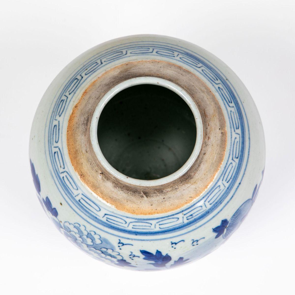 XIXe siècle Jarre à gingembre en porcelaine bleue et blanche de Canton du 19ème siècle avec Li en bois dur en vente