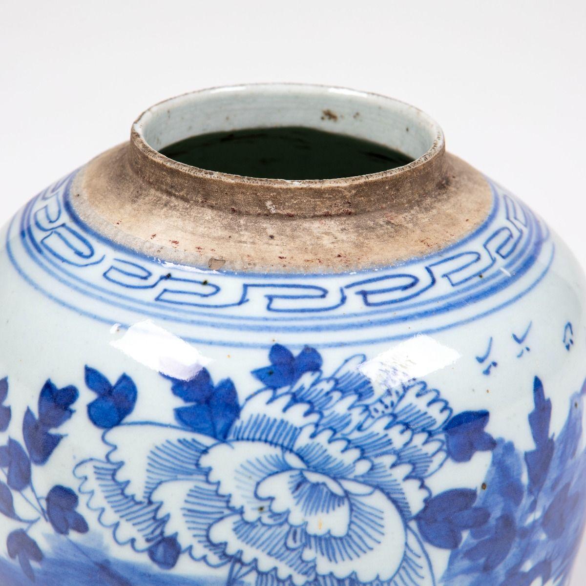 Porcelaine Jarre à gingembre en porcelaine bleue et blanche de Canton du 19ème siècle avec Li en bois dur en vente