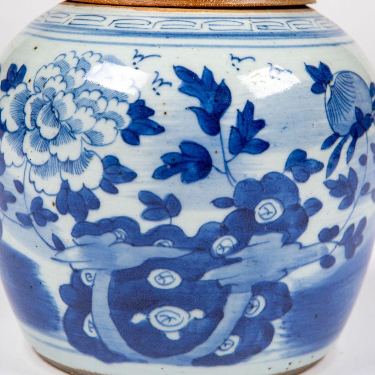 Jarre à gingembre en porcelaine bleue et blanche de Canton du 19ème siècle avec Li en bois dur en vente 2