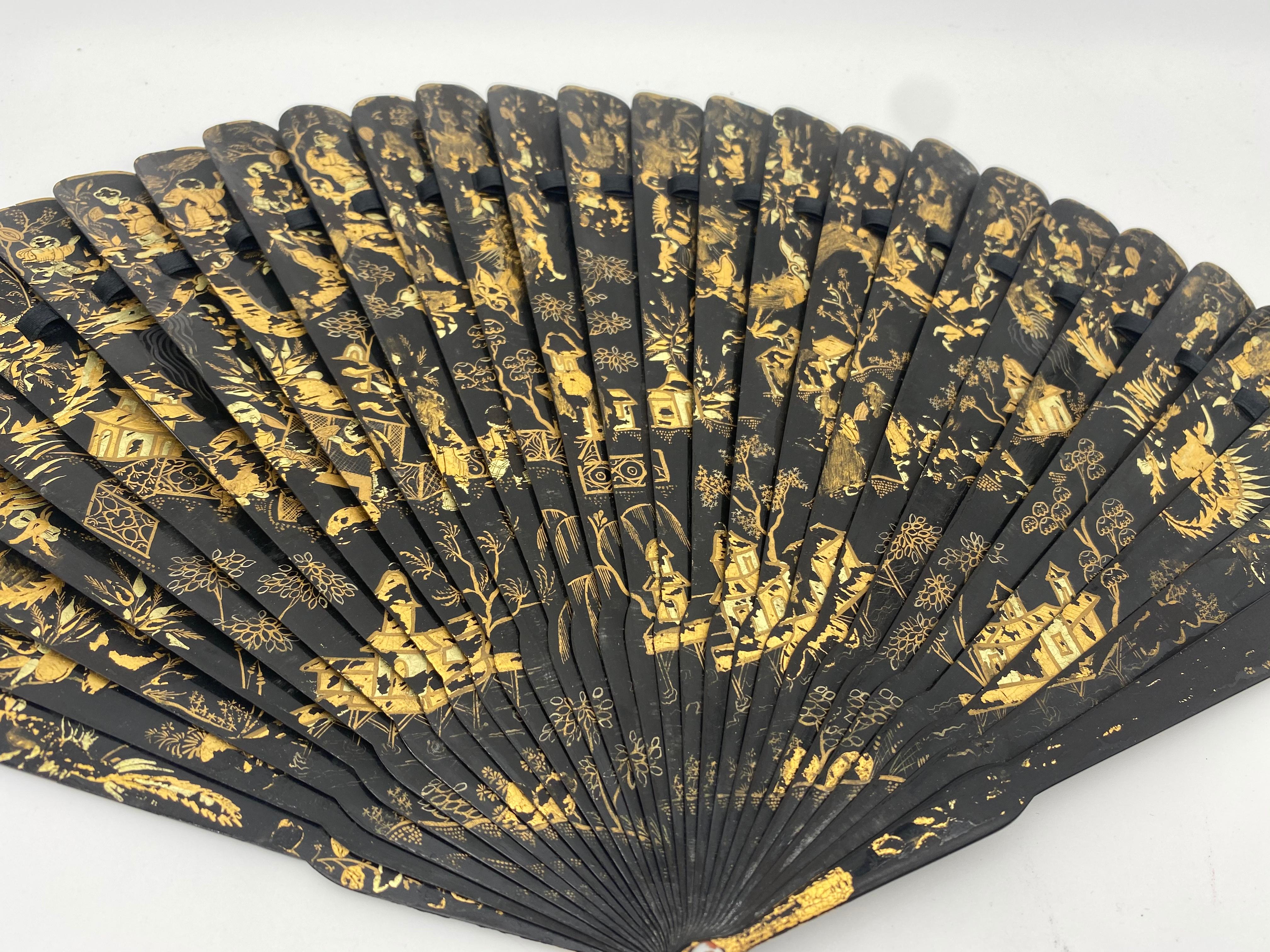 Lacquered 19th Century Chinese Canton Export Gilt Lacquer Brise Fan For Sale