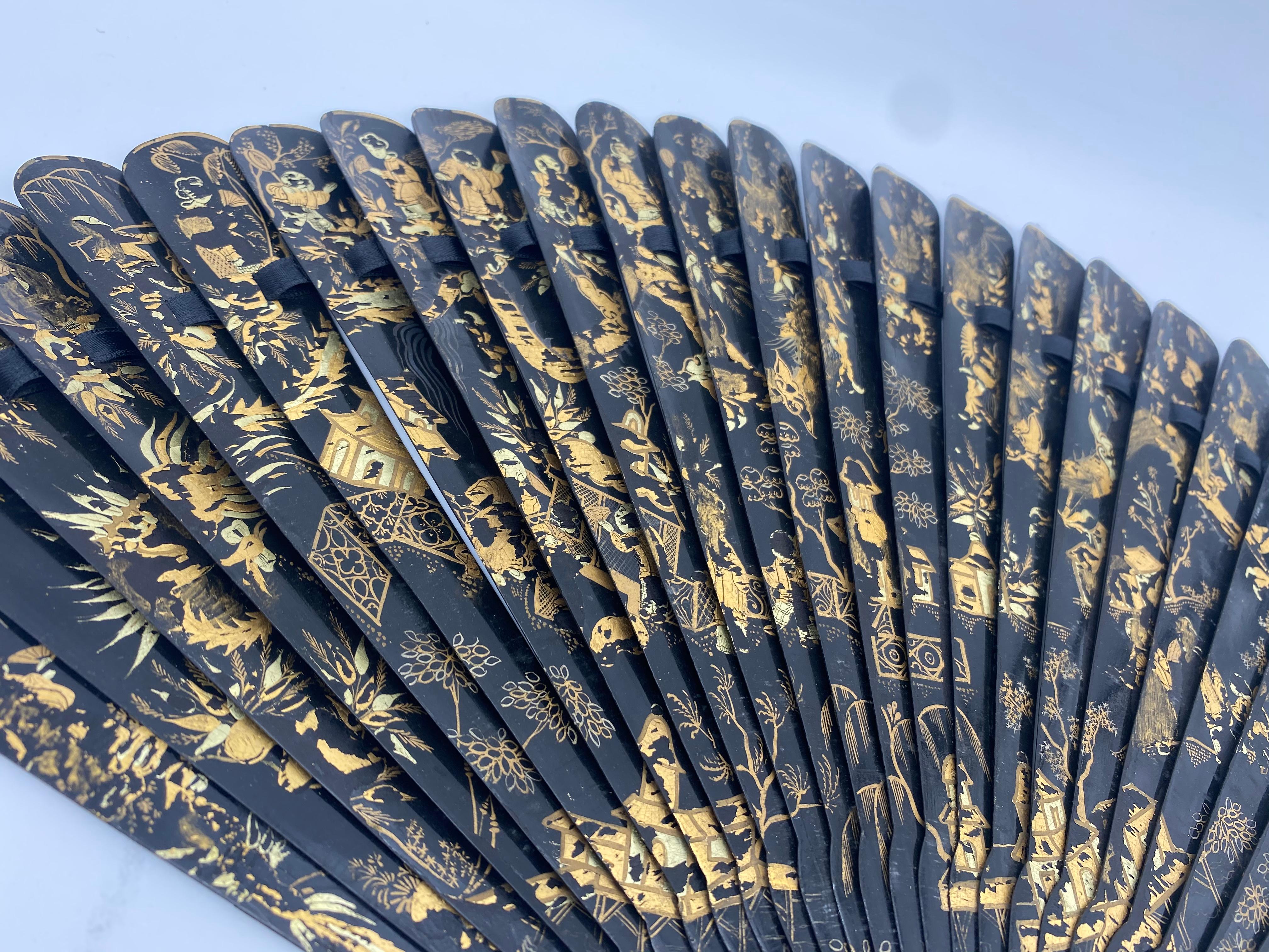 19th Century Chinese Canton Export Gilt Lacquer Brise Fan In Good Condition For Sale In Brea, CA