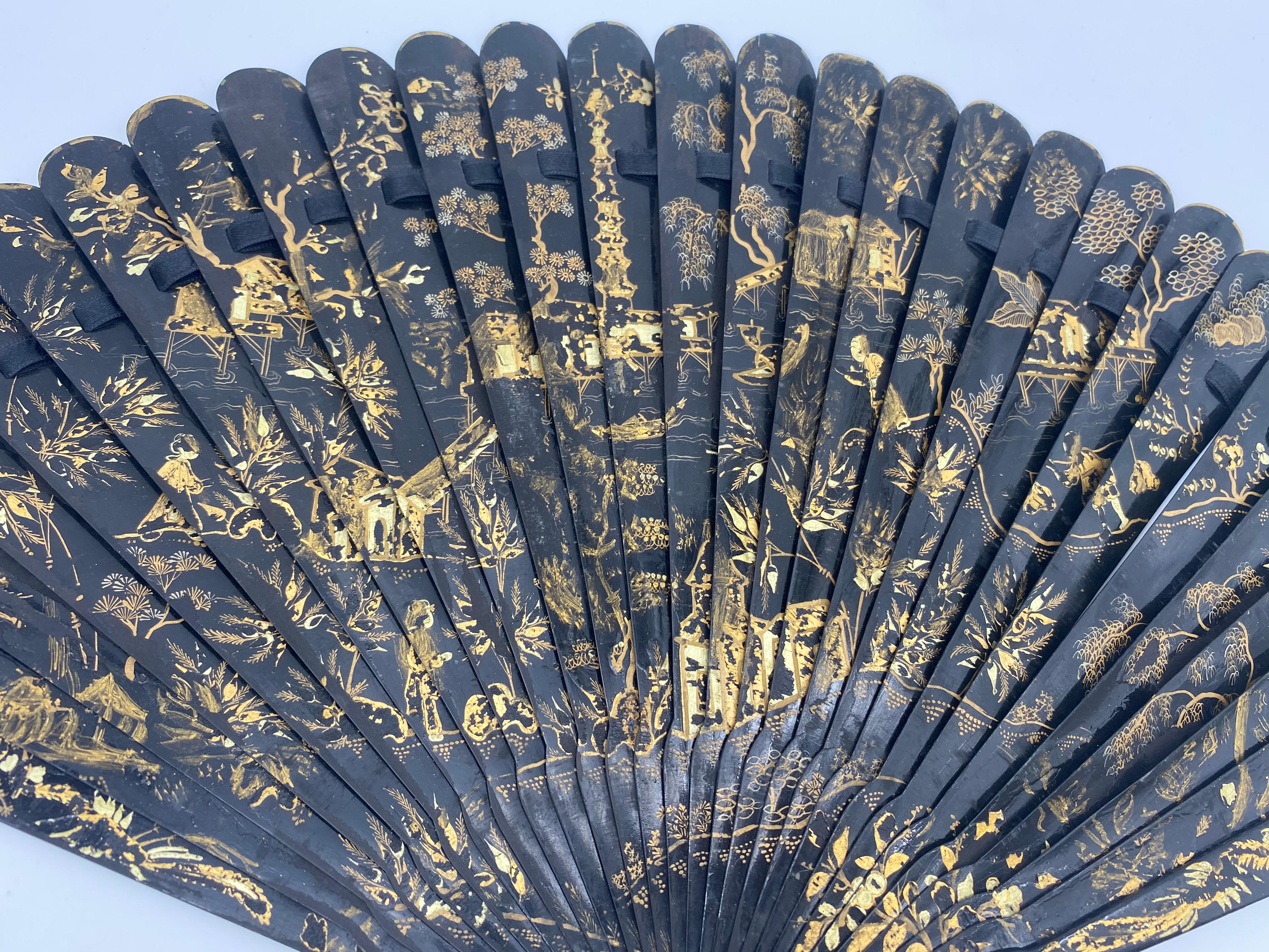 19th Century Chinese Canton Export Gilt Lacquer Brise Fan For Sale 1