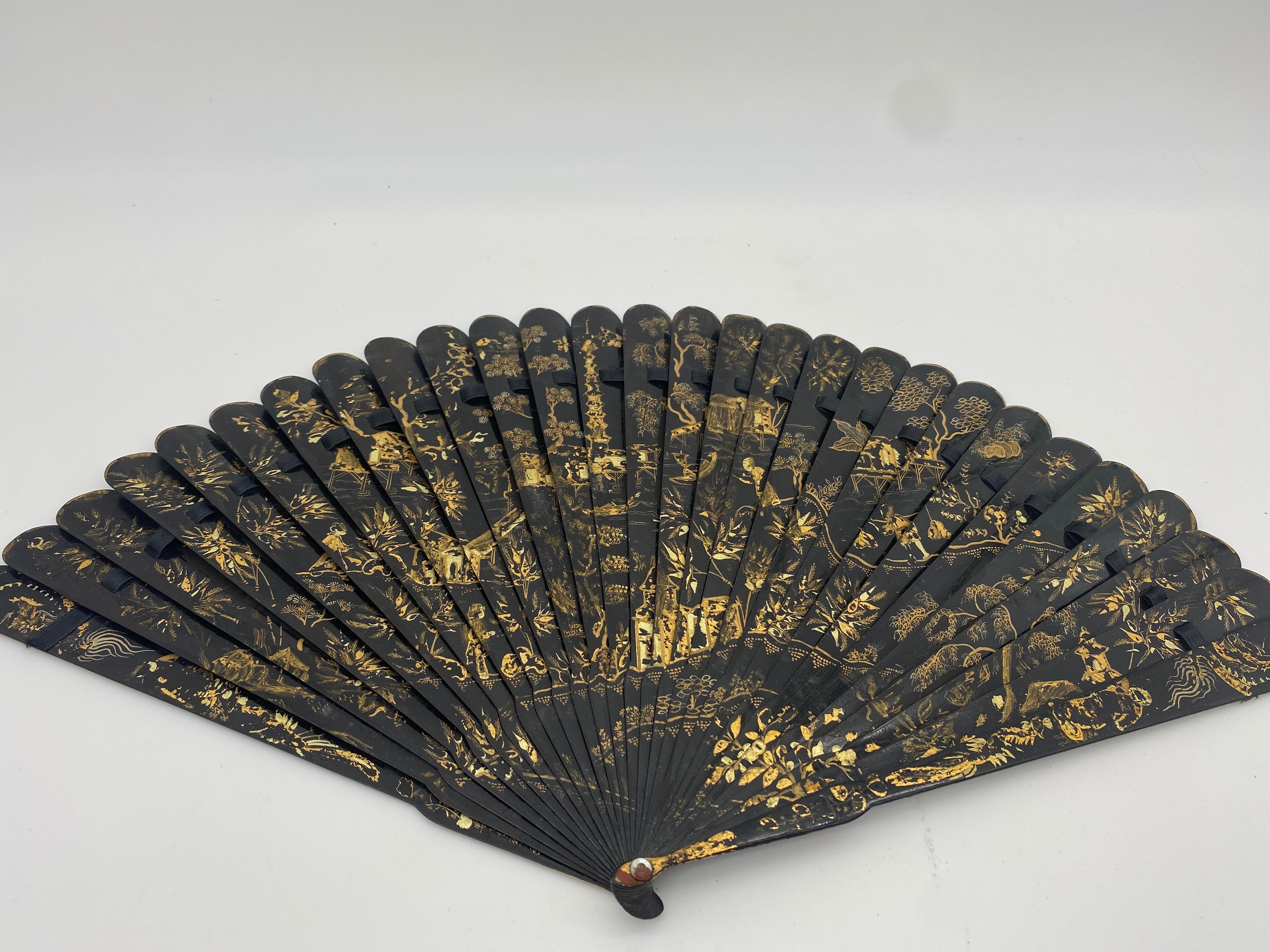 19th Century Chinese Canton Export Gilt Lacquer Brise Fan For Sale 2