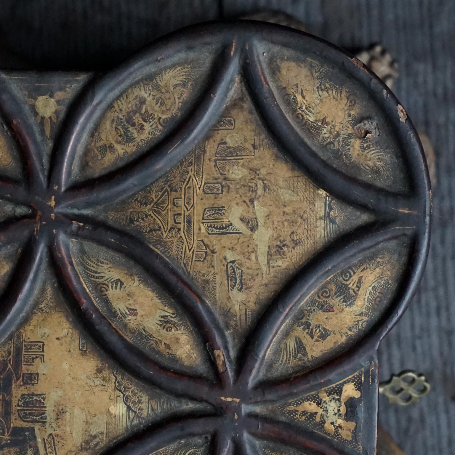 Porta tè in legno dorato laccato da esportazione di Canton del XIX secolo su piedini Shishi in vendita 3