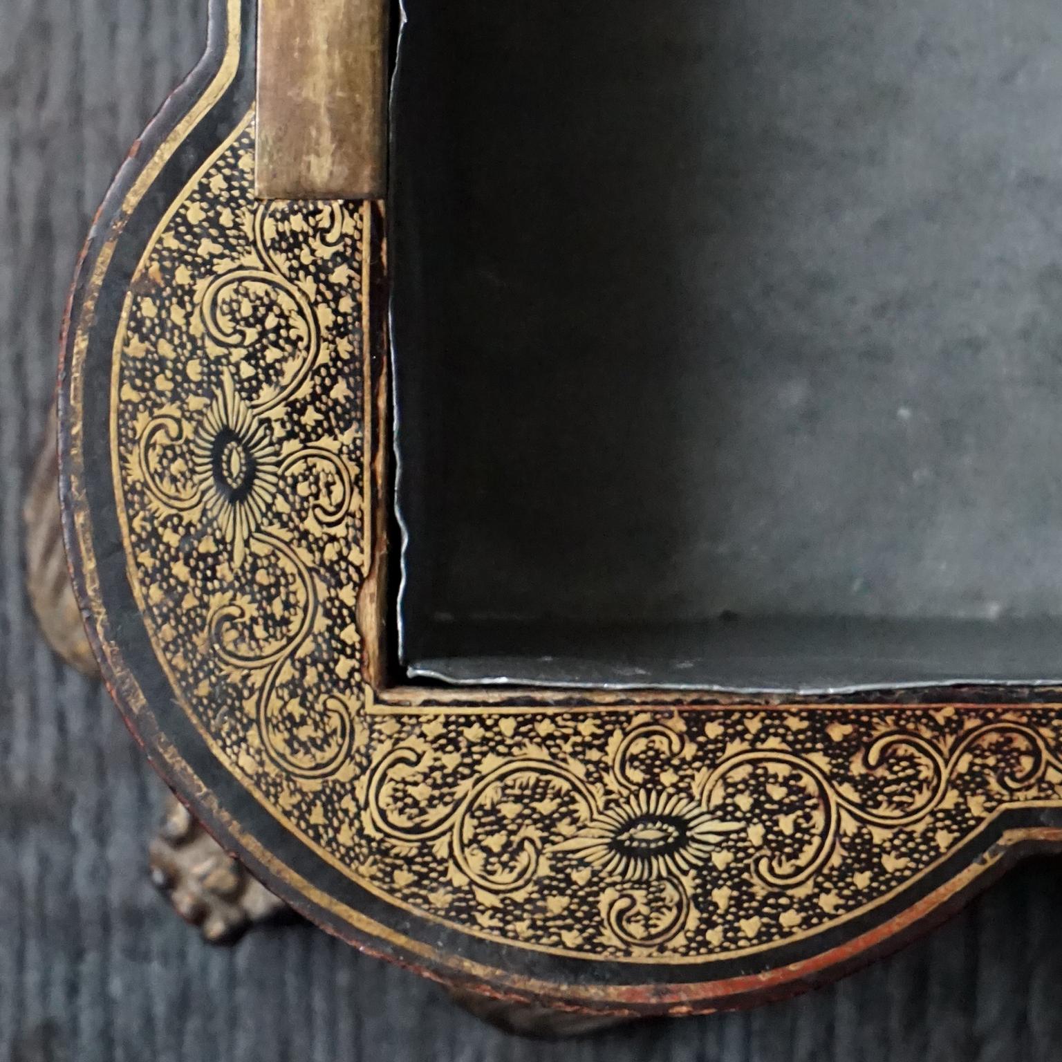 Boîte à thé du 19ème siècle en bois doré laqué d'exportation chinoise de Canton sur pieds en Shishi en vente 9