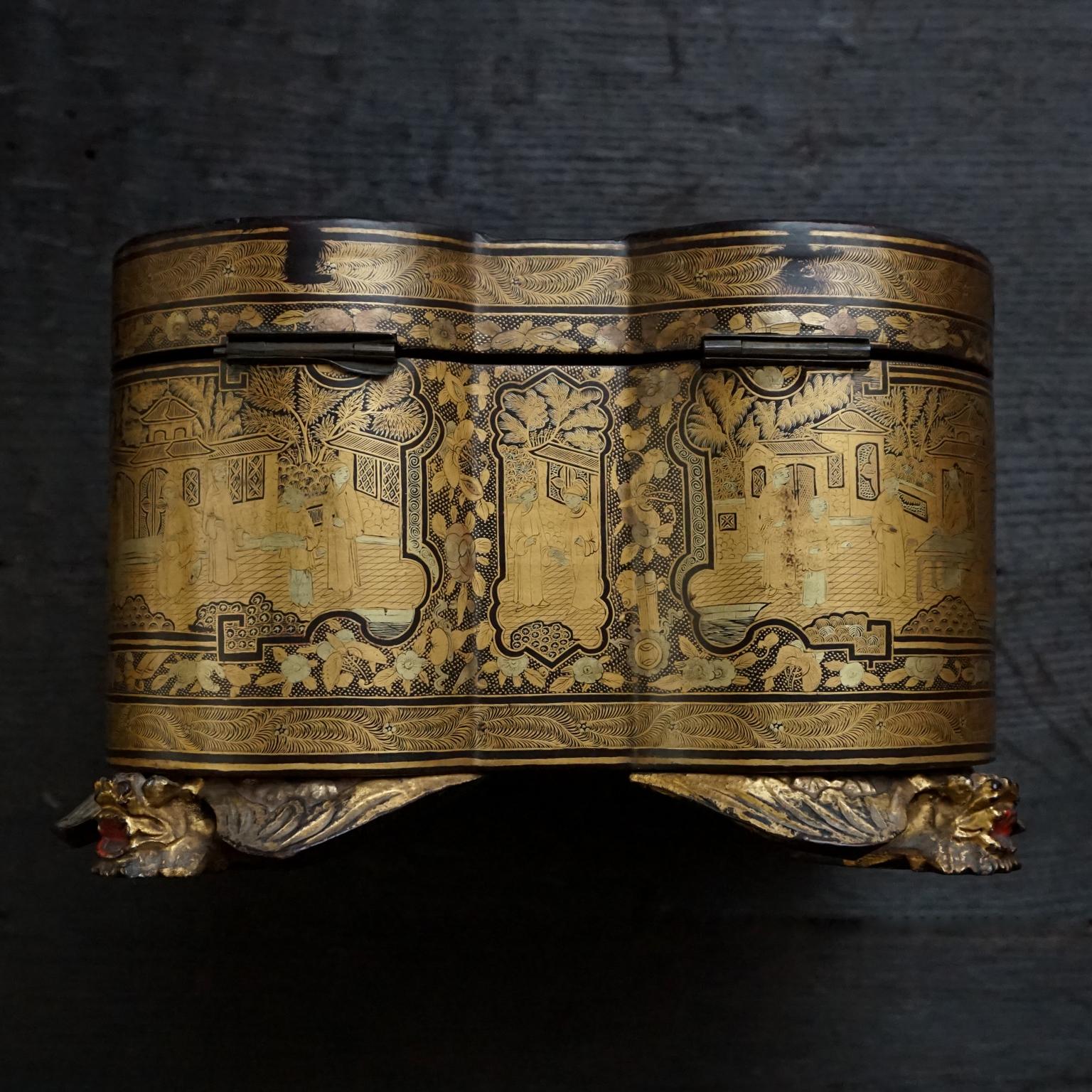 Hand-Carved 19th Century Chinese Canton Export Lacquered Giltwood Tea Caddy on Shishi Feet For Sale