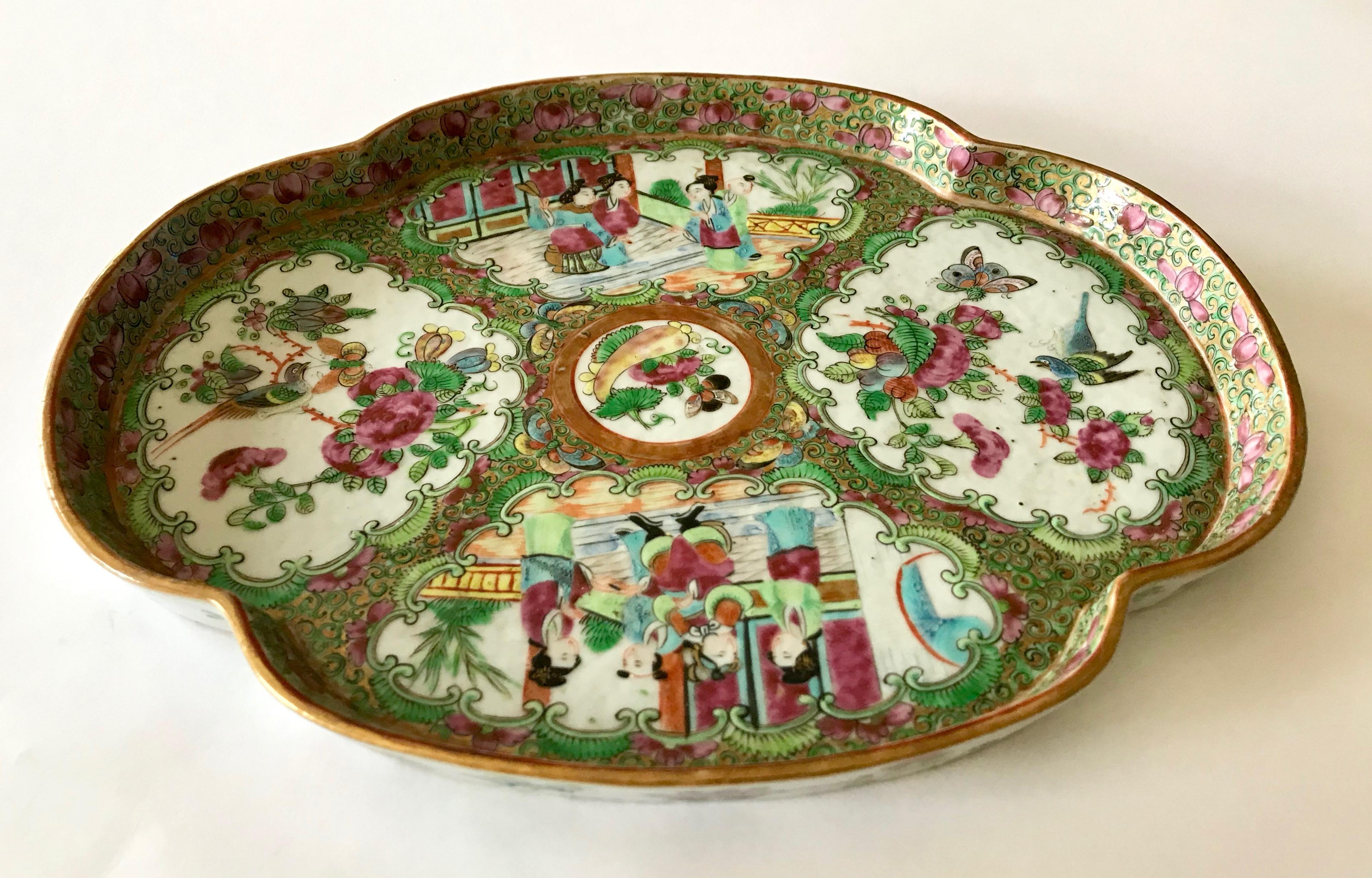 Early 19th century canton Chinese export rose medallion porcelain dish / tray.
Measures: 28.00cm x 23.00cm.

   