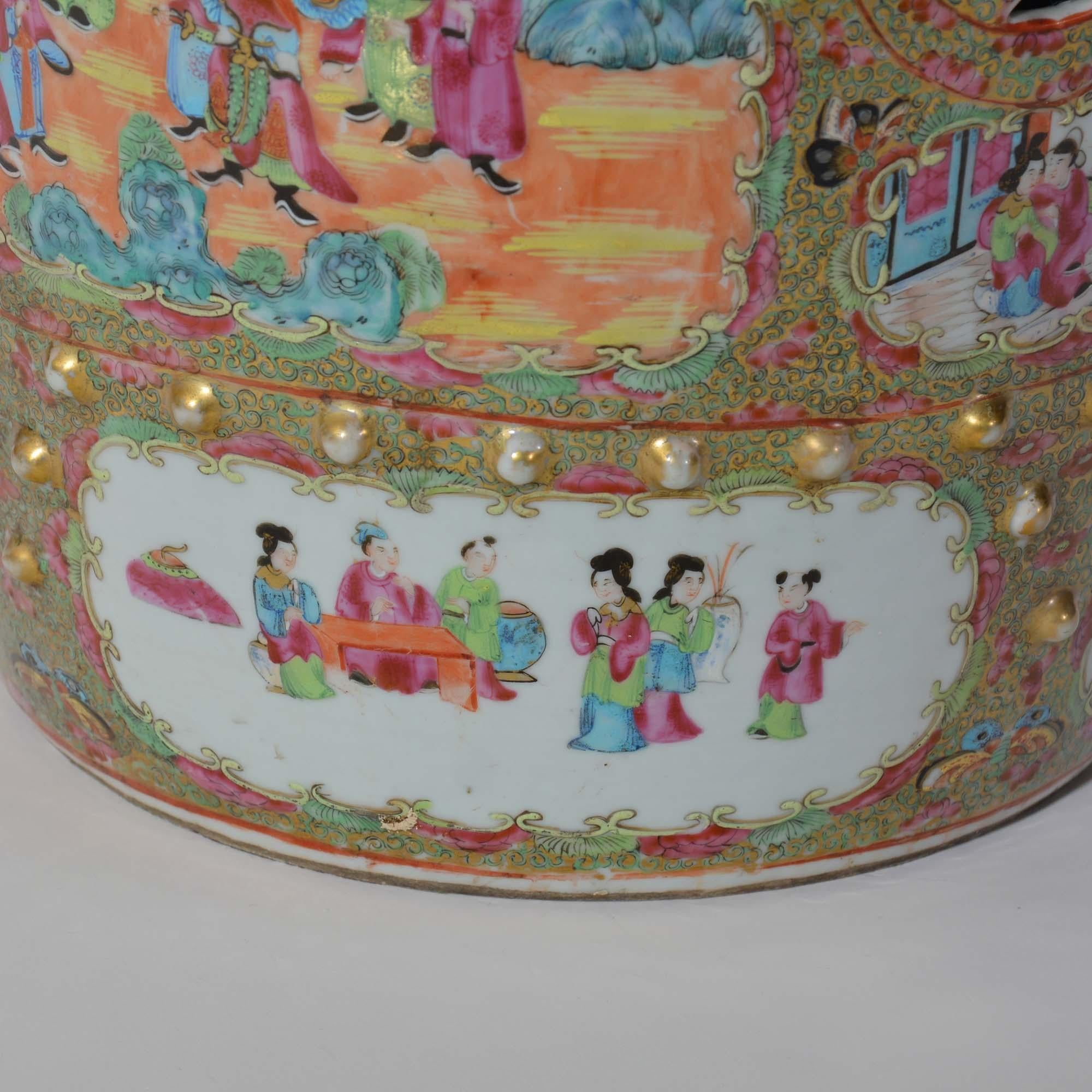 Porcelain 19th century Chinese Canton famille rose porcelain garden seat For Sale
