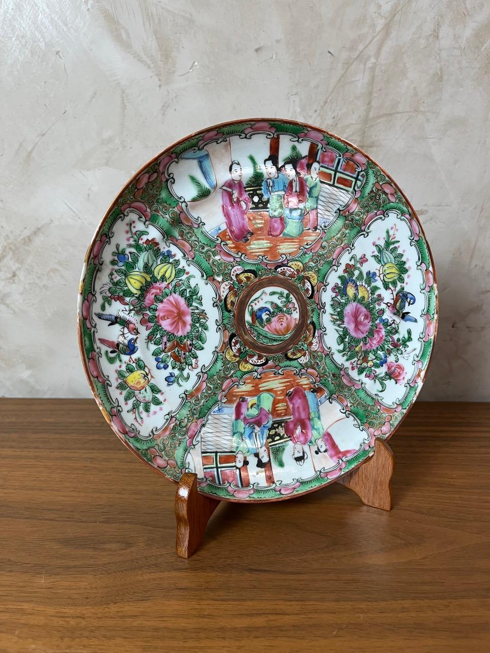 19th century Chinese Canton Porcelain Plate, 1890s For Sale 7