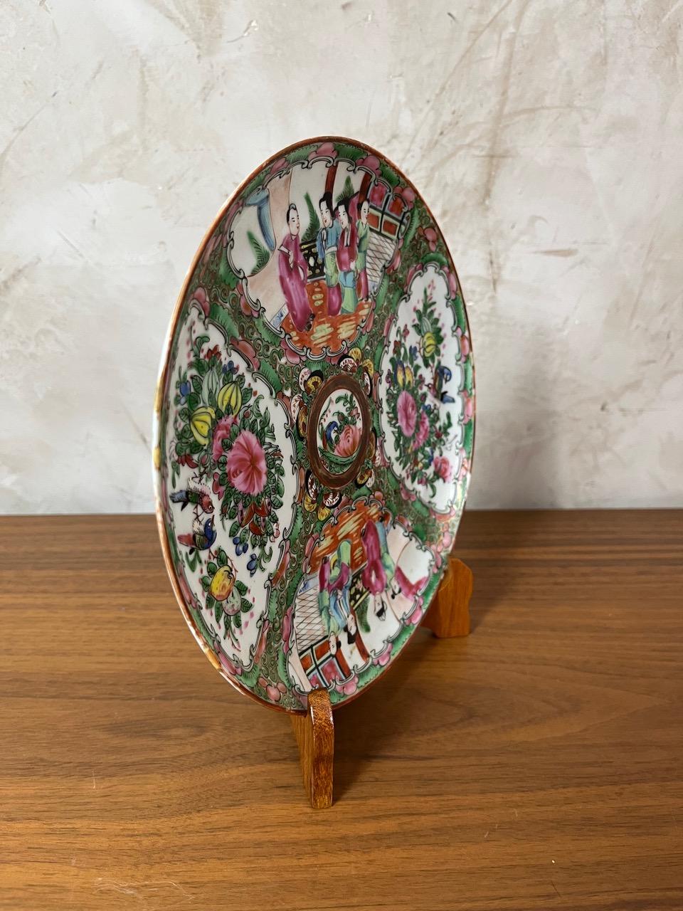 19th century Chinese Canton Porcelain Plate, 1890s For Sale 11