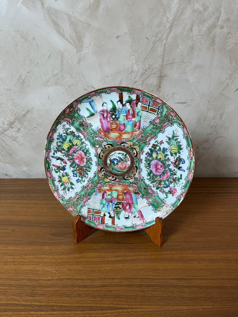19th century Chinese Canton Porcelain Plate, 1890s For Sale 15