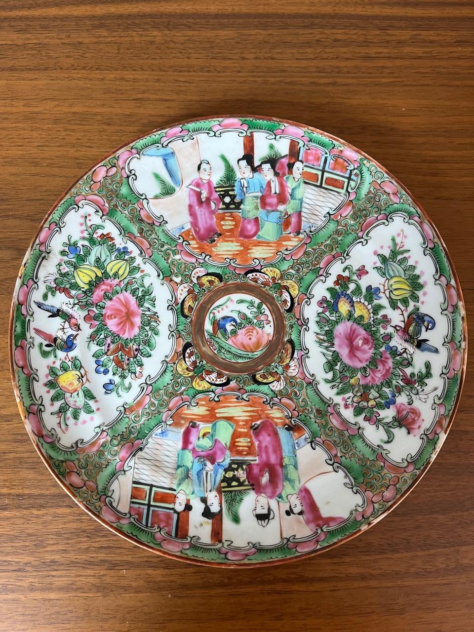 19th century Chinese Canton Porcelain Plate, 1890s For Sale 4