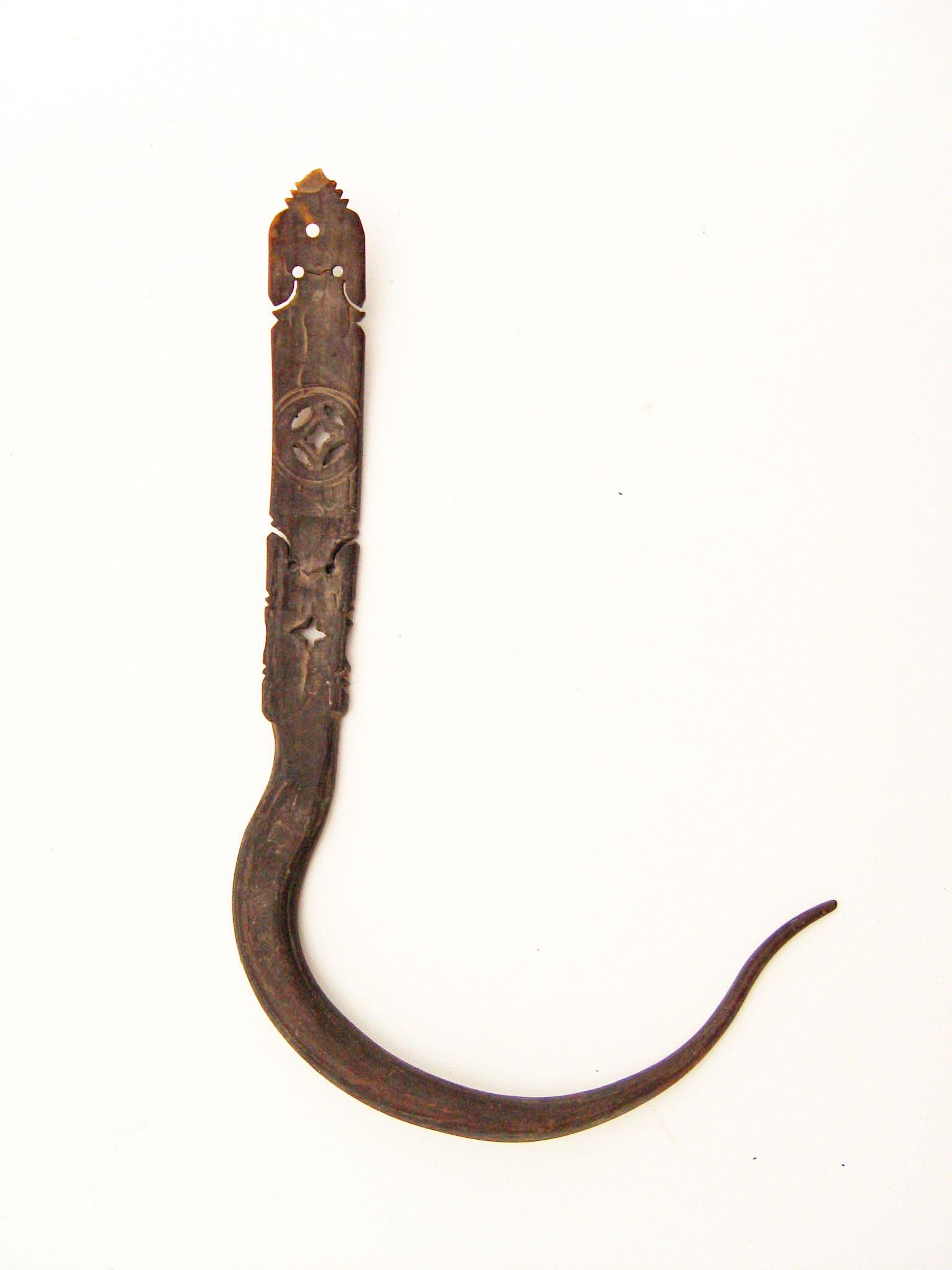 19th Century Chinese Carved Horn Hook In Good Condition For Sale In Seguin, TX