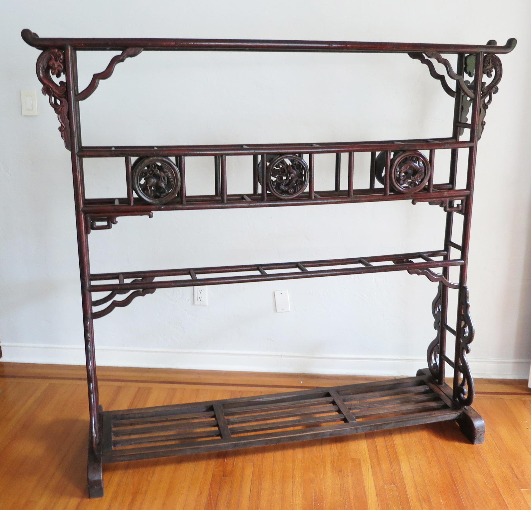 19th Century Chinese Carved Wood Robe Rack In Good Condition For Sale In Atlanta, GA