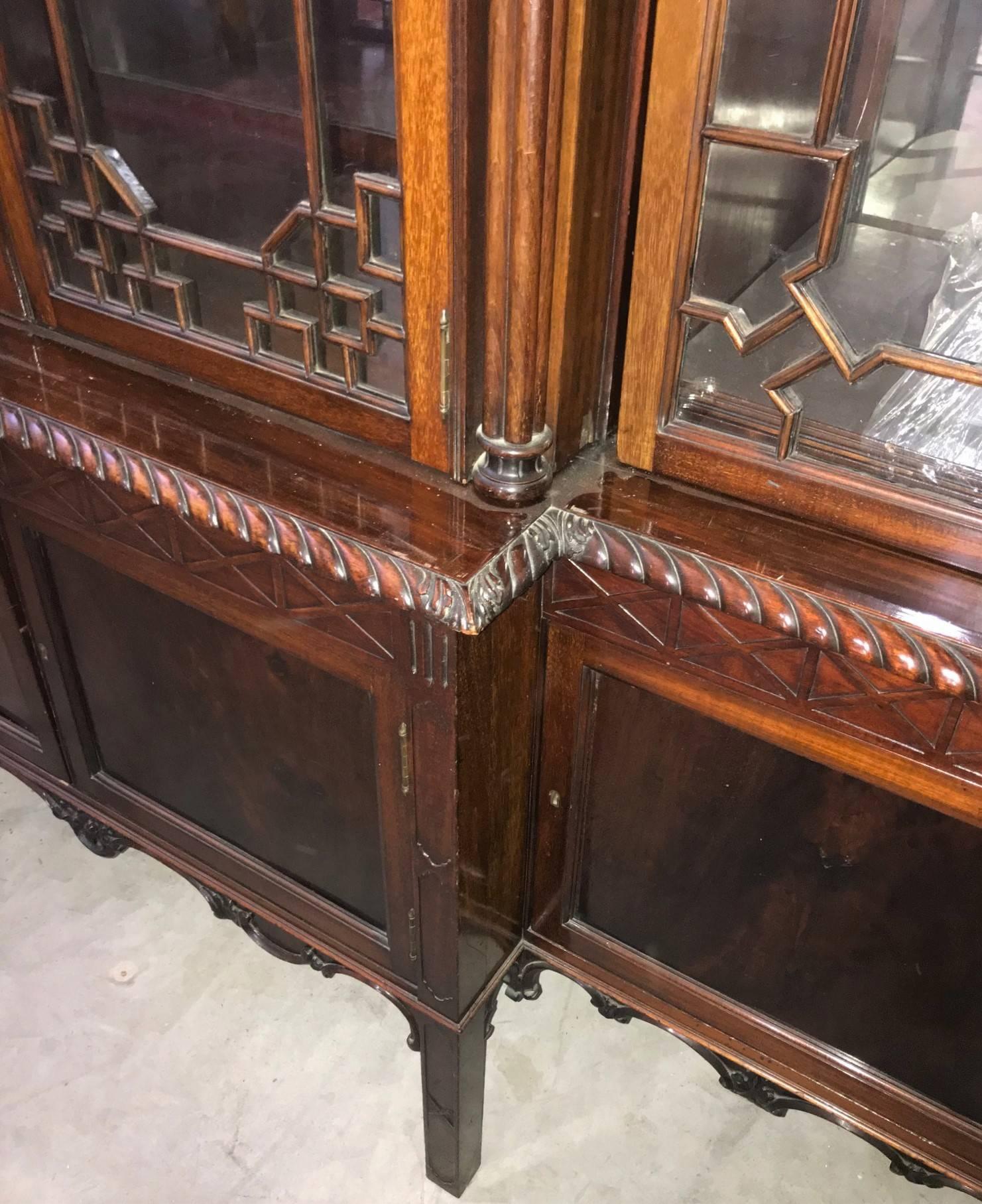 19th Century Chinese Chippendale Breakfront Bookcase (Englisch)