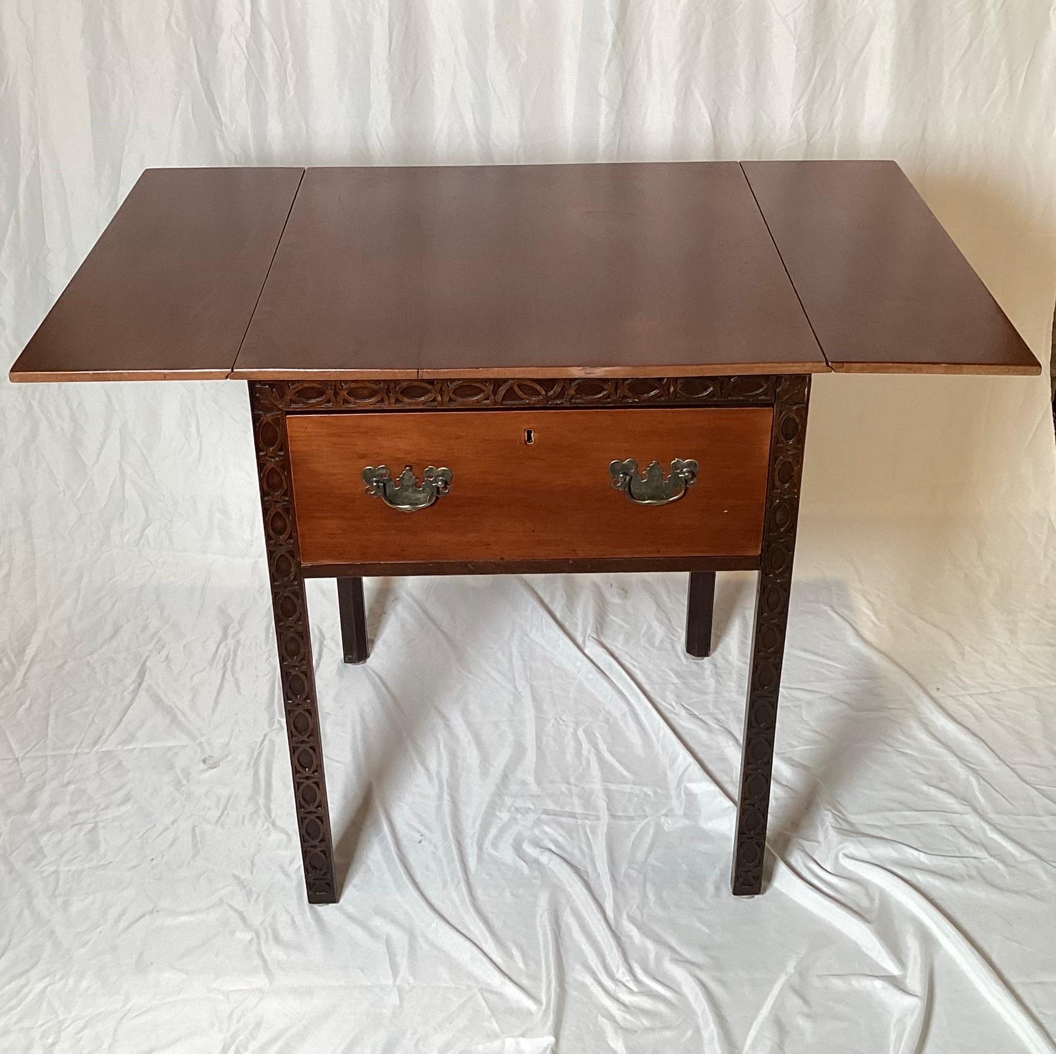 XIXe siècle Table d'appoint Chippendale chinoise du 19ème siècle en vente