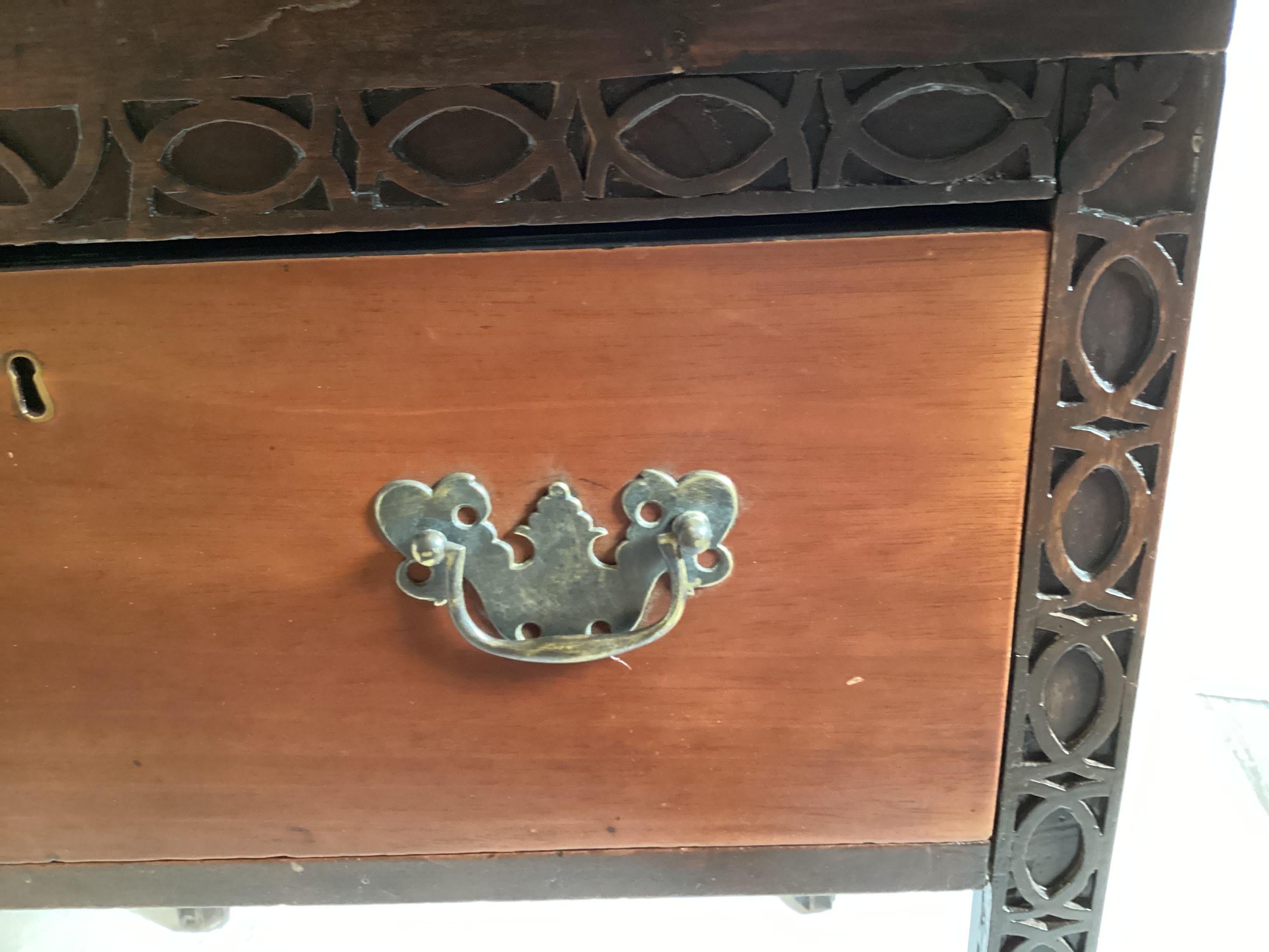 Table d'appoint Chippendale chinoise du 19ème siècle en vente 1