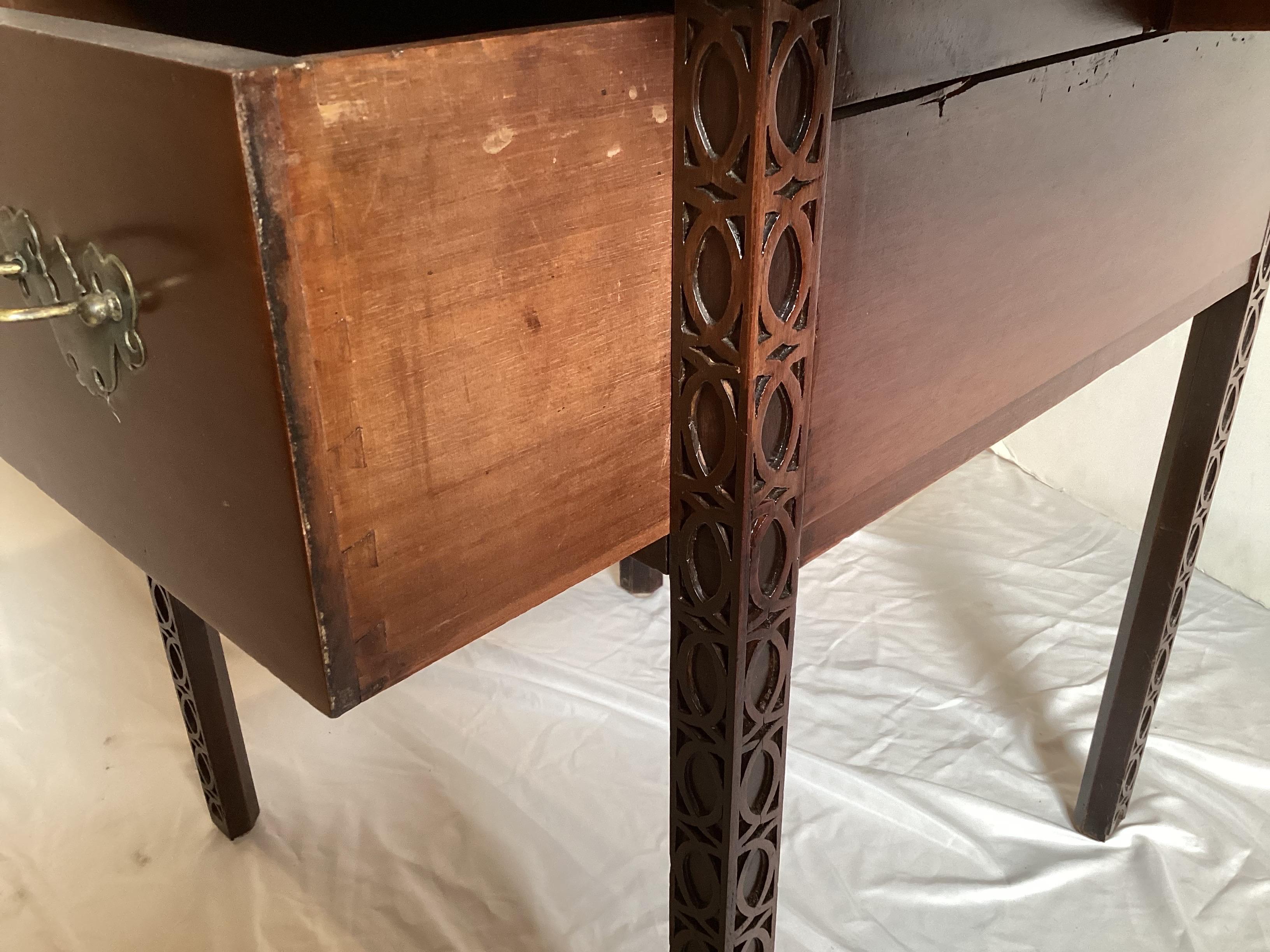 Table d'appoint Chippendale chinoise du 19ème siècle en vente 2