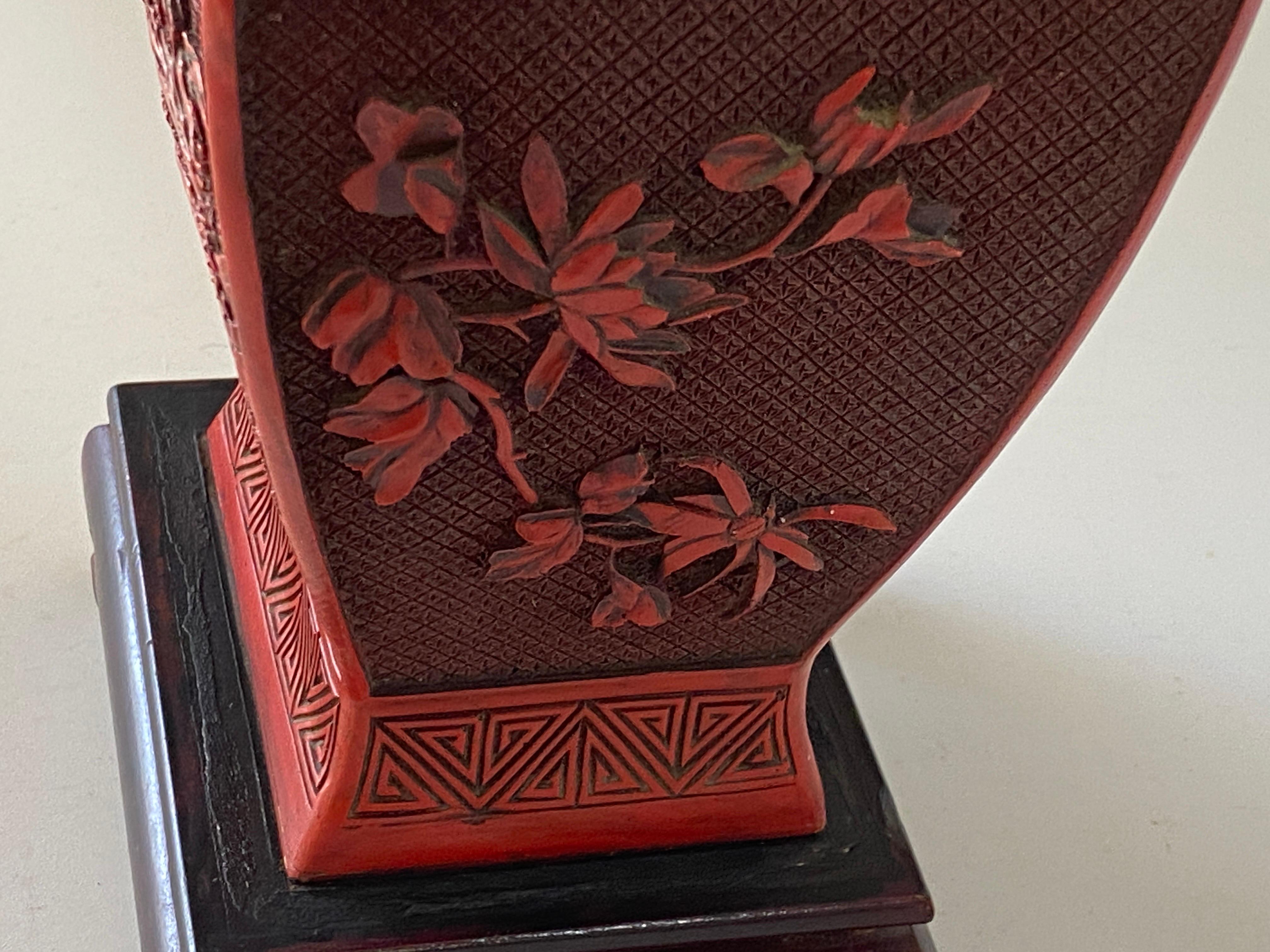 Chinesische Cinnabar-Vase aus dem 19. Jahrhundert als Tischlampe im Angebot 9