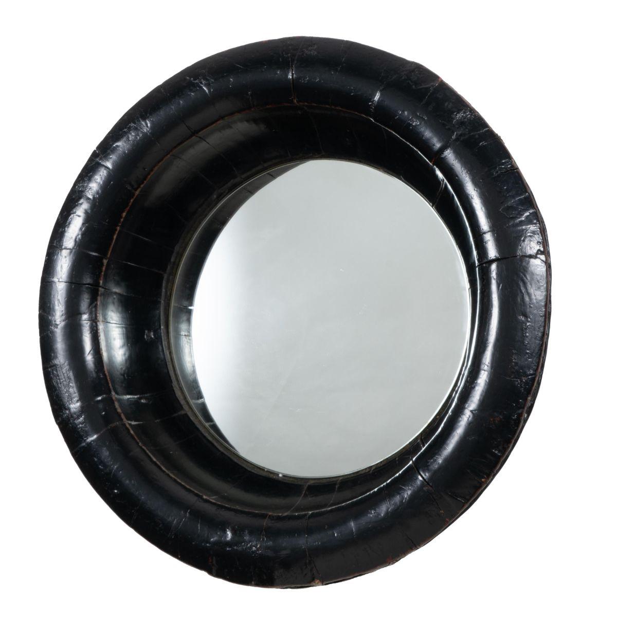 Circular basin of stave constructed black lacquered wood and fitted with mirror.
China, 19th century.