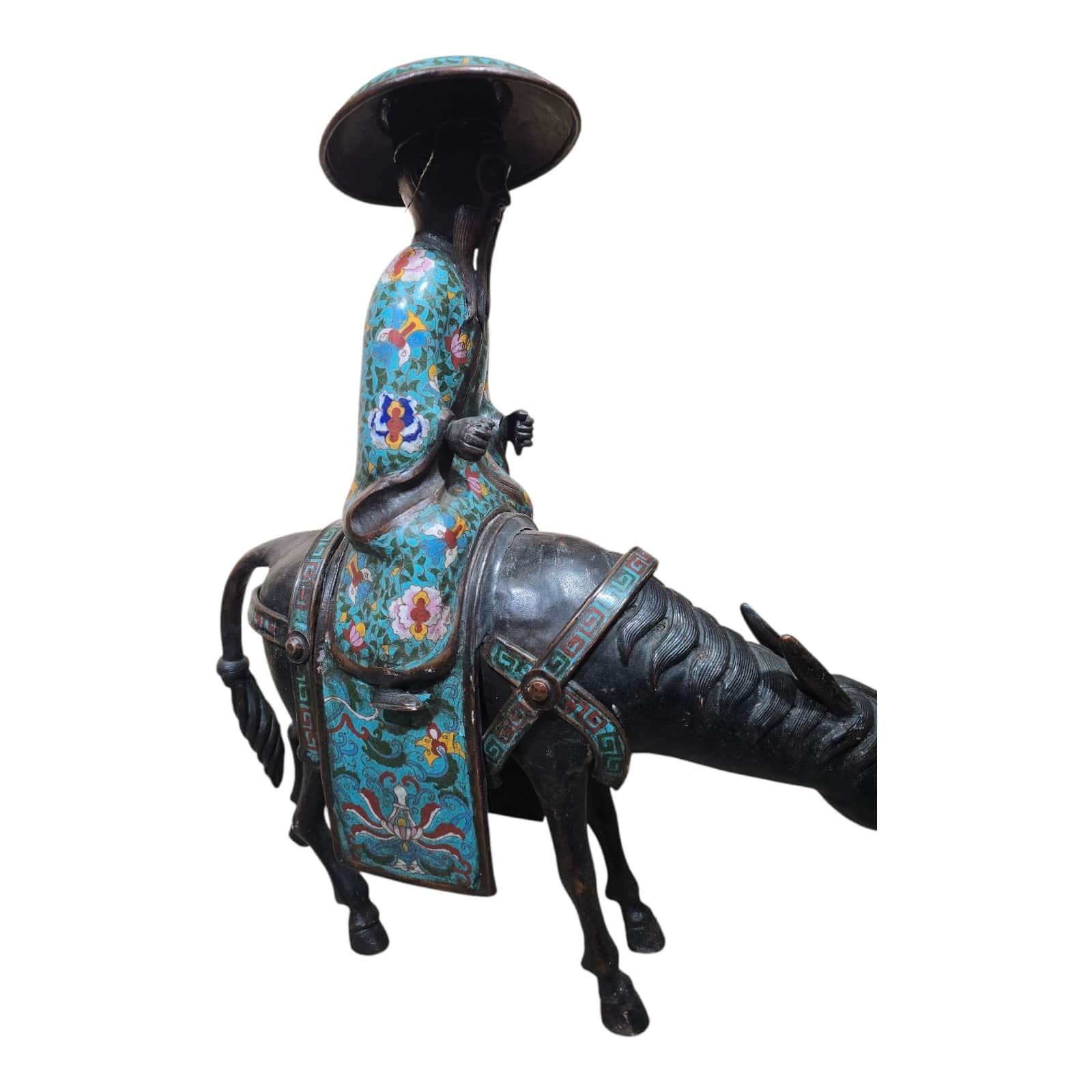 Sculpture chinoise en cloisonné et bronze du 19e siècle représentant un paysan sur un âne en vente 1