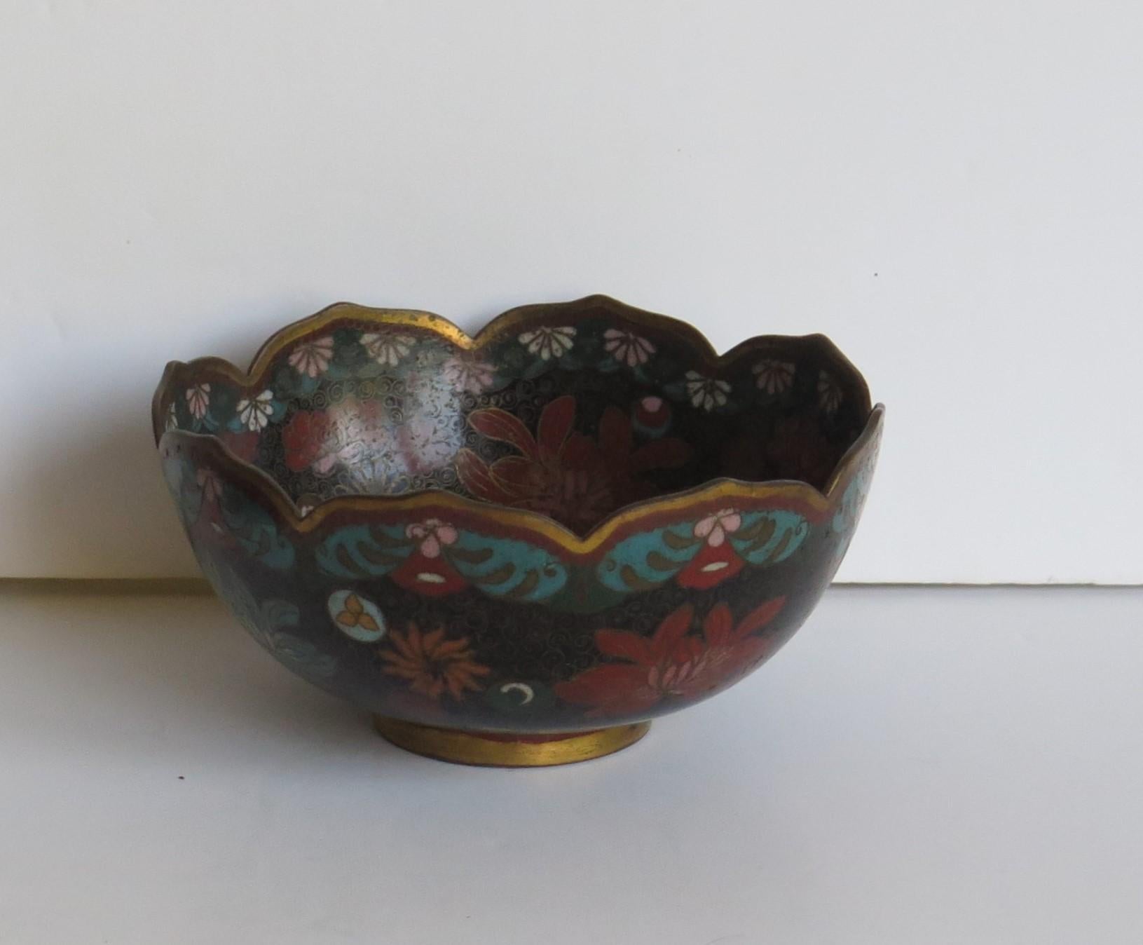 19th Century Chinese Cloisonné Bronze Bowl Phoenix & Symbols Fine Detail In Good Condition In Lincoln, Lincolnshire