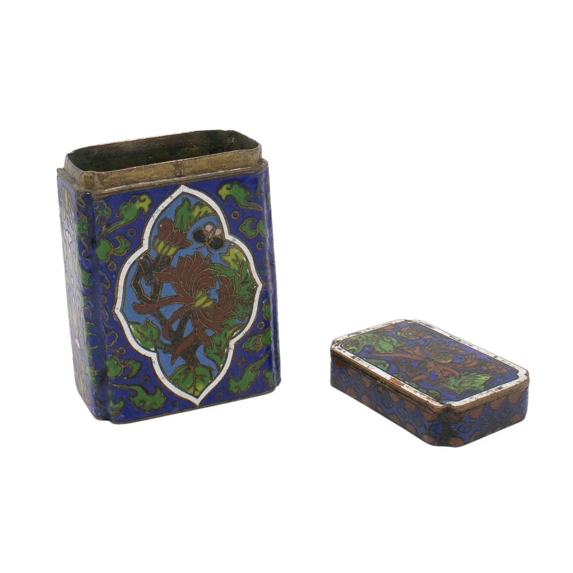 19th Century Chinese Cloisonné Enamel Brass Trinket Box In Good Condition For Sale In Marbella, ES