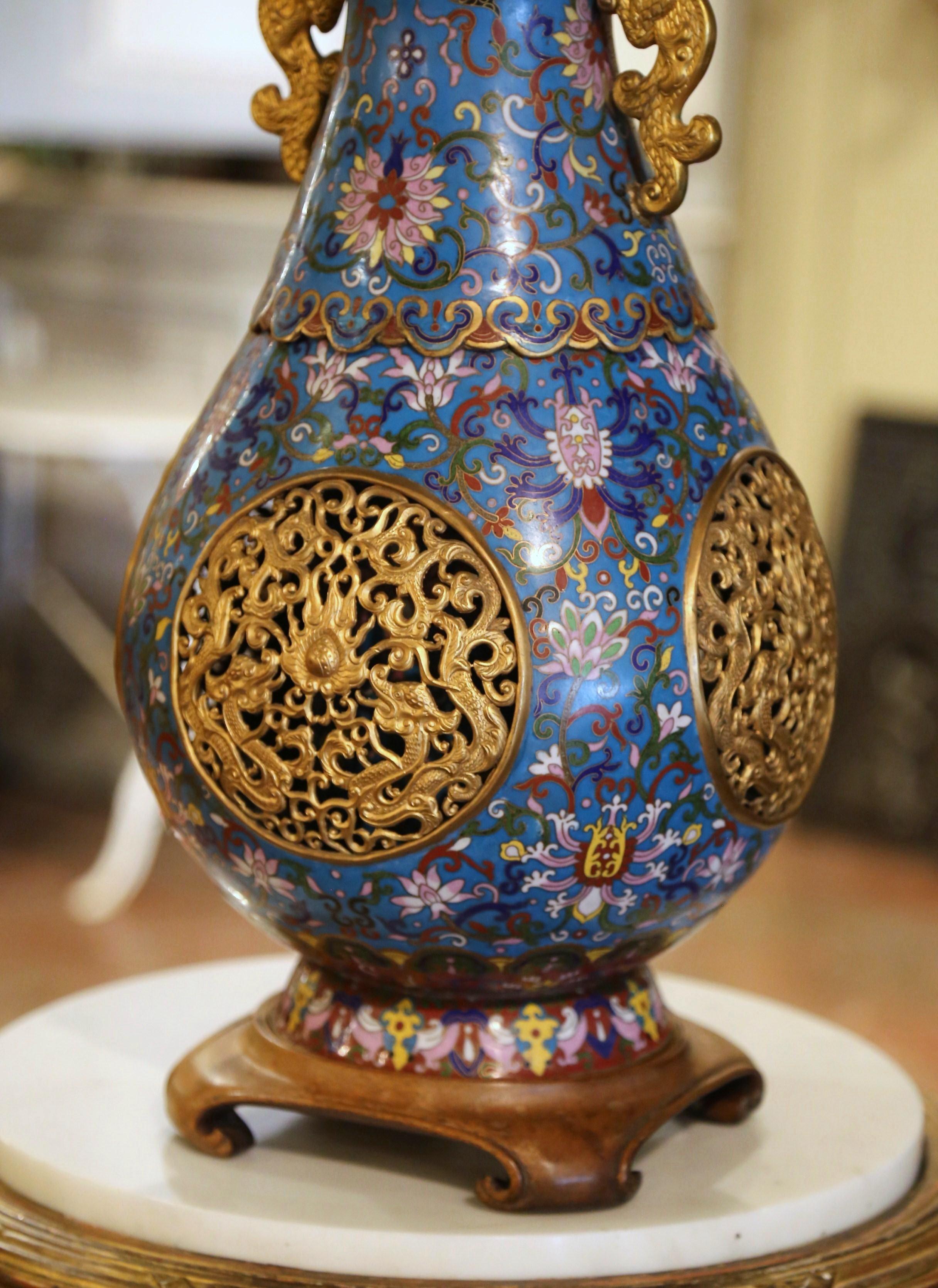19th Century Chinese Cloisonne Enamel Reticulated Vase on Stand In Excellent Condition For Sale In Dallas, TX