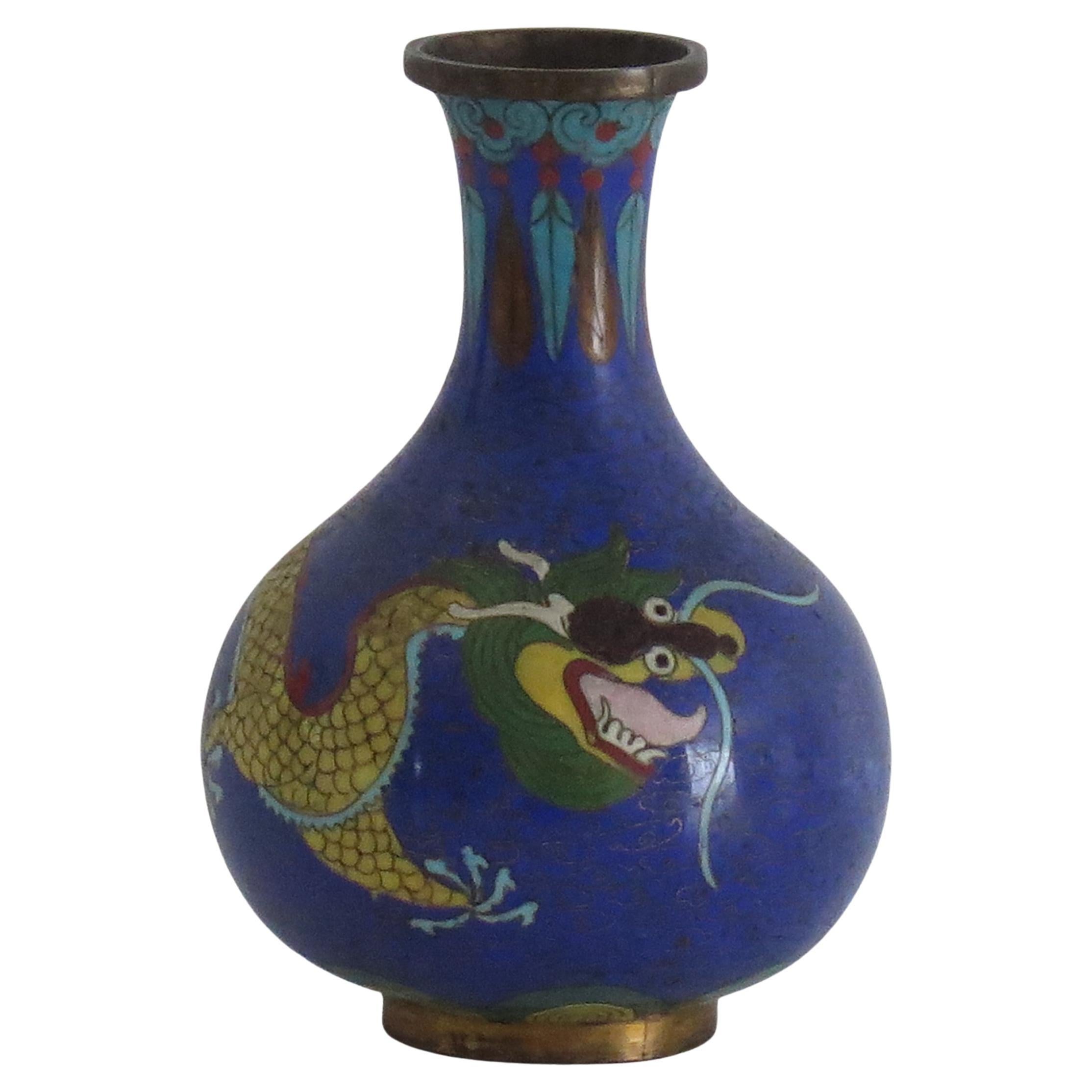 Chinesische Cloisonné-Vase des 19. Jahrhunderts mit Drachen, der Perlen jagt, Qing-Zeit