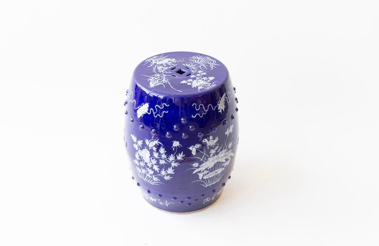 Siège de jardin en porcelaine chinoise bleu cobalt du 19e siècle en vente 5