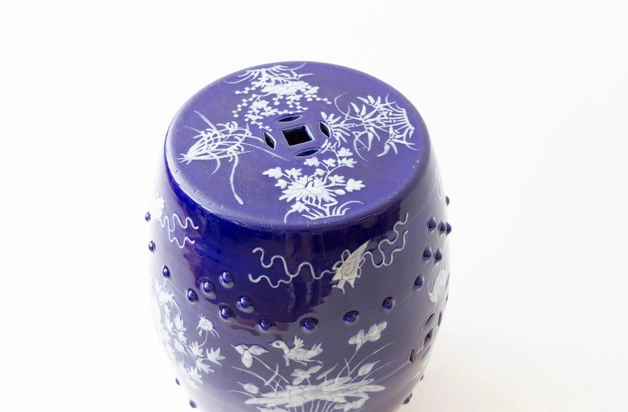 Siège de jardin en porcelaine chinoise bleu cobalt du 19e siècle Bon état - En vente à New York, NY